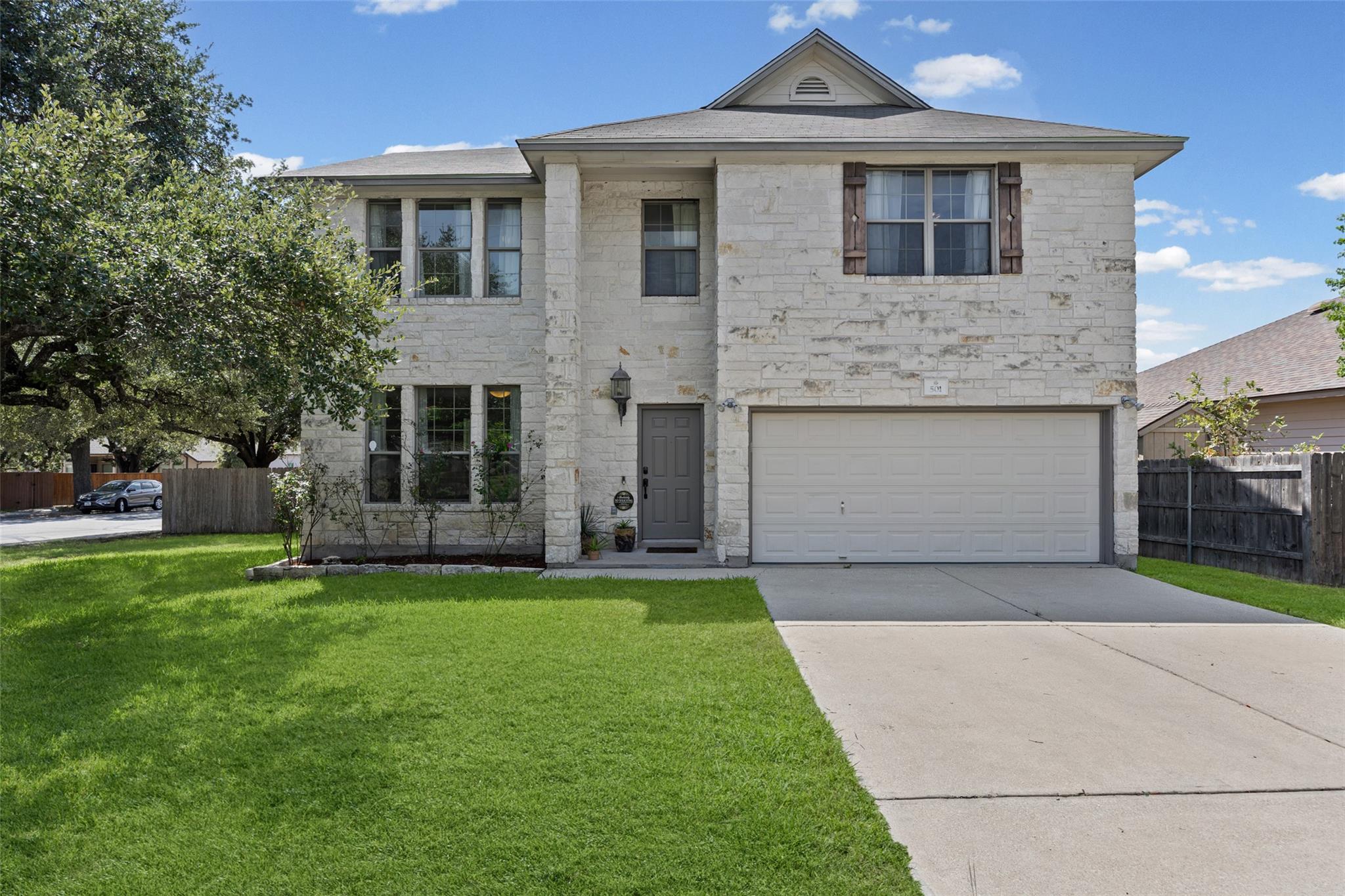 Listing photo 1 of 501  Wildwood Dr