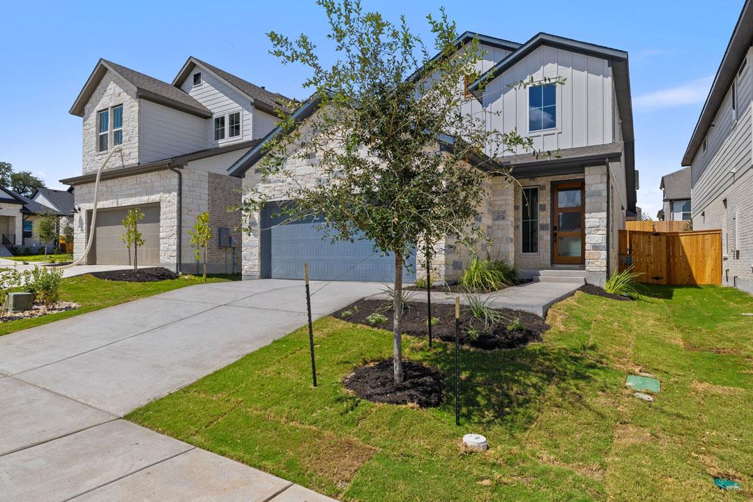 Listing photo 1 of 592  Darley Oak Drive None