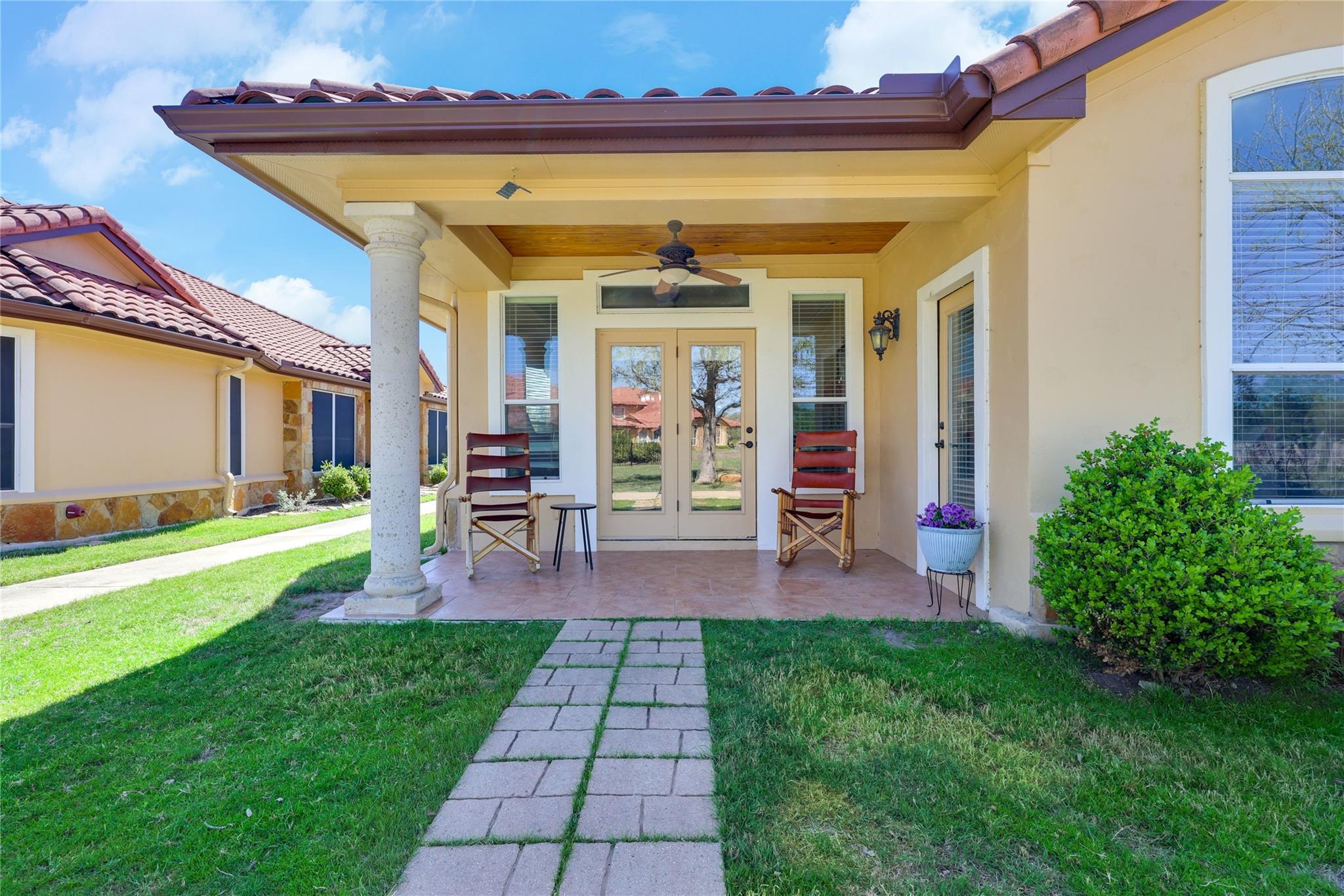 Listing photo 1 of 21118  Highland Lake Dr  #2