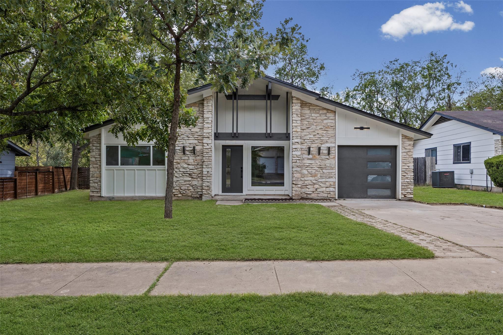 Mid-century modern architectural details blend se