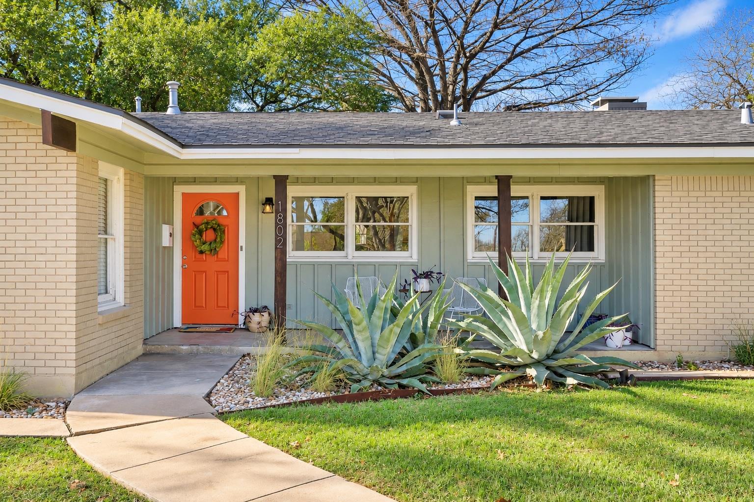 Listing photo 1 of 1802  Hutto Rd