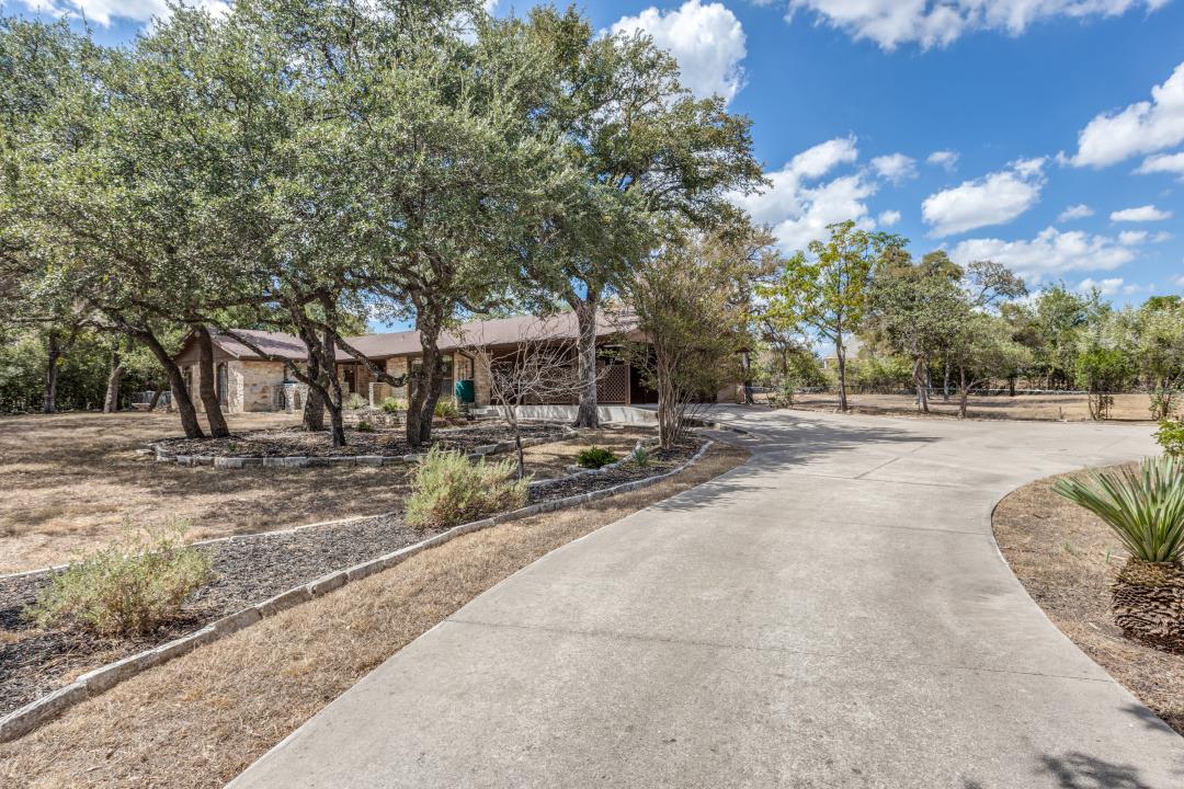 Listing photo 1 of 300 W Sequoia Spur