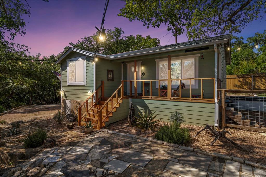 Listing photo 1 of 1403  Minnie Dr