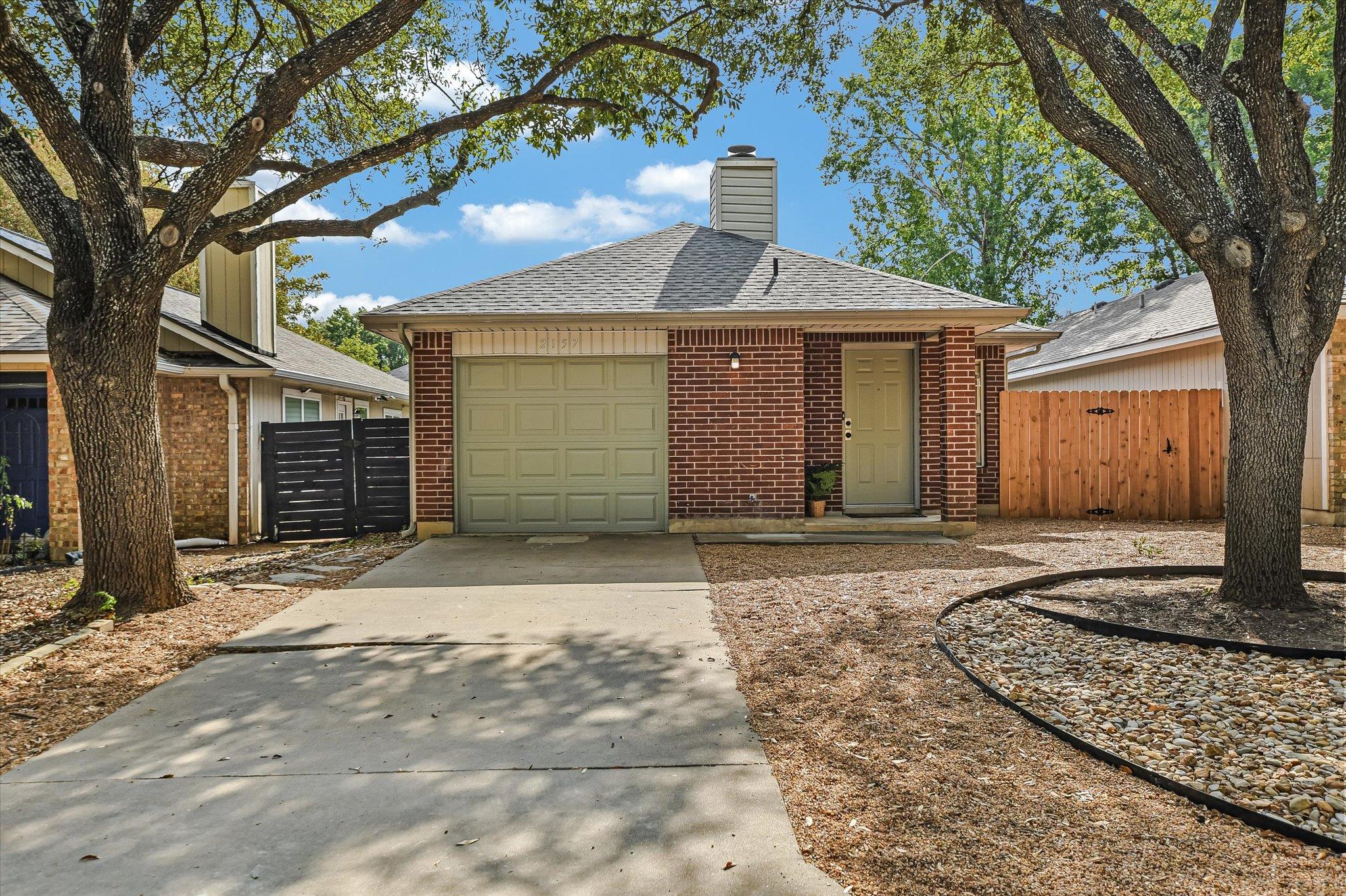 Listing photo 1 of 2157  Redwing Way