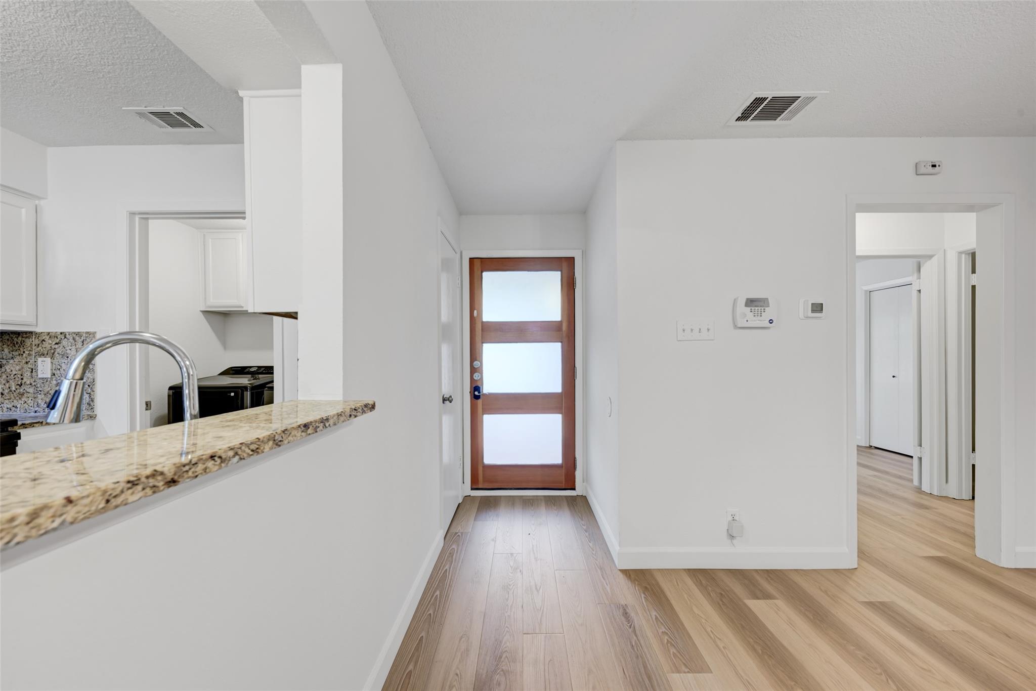 Listing photo 1 of 2106  Nickerson St  #105