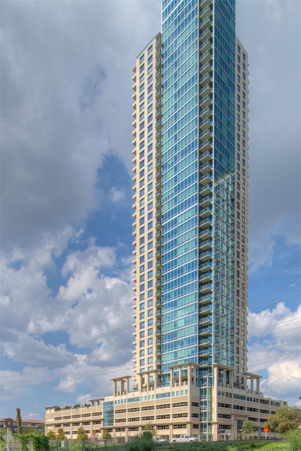 Listing photo 1 of 300  Bowie St  #504