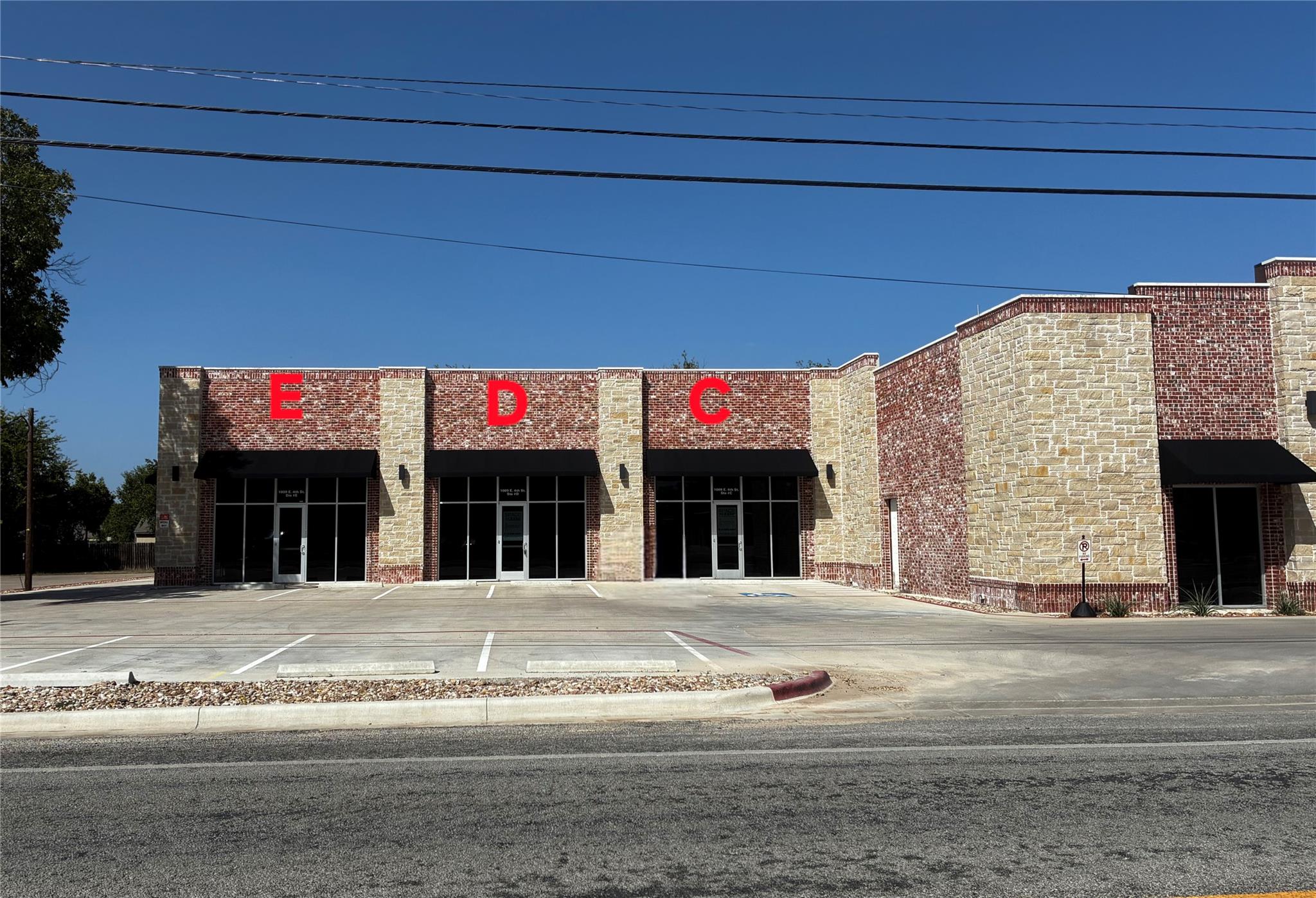 Multi-tenant commercial frontage showcases a clas