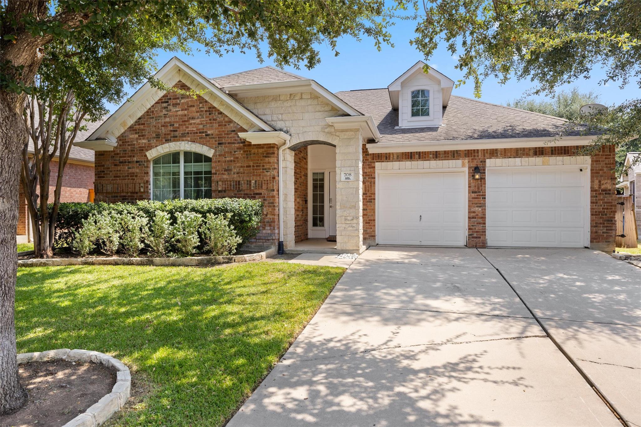 Foto de la propiedad en venta 1 de 708  Bent Wood Pl