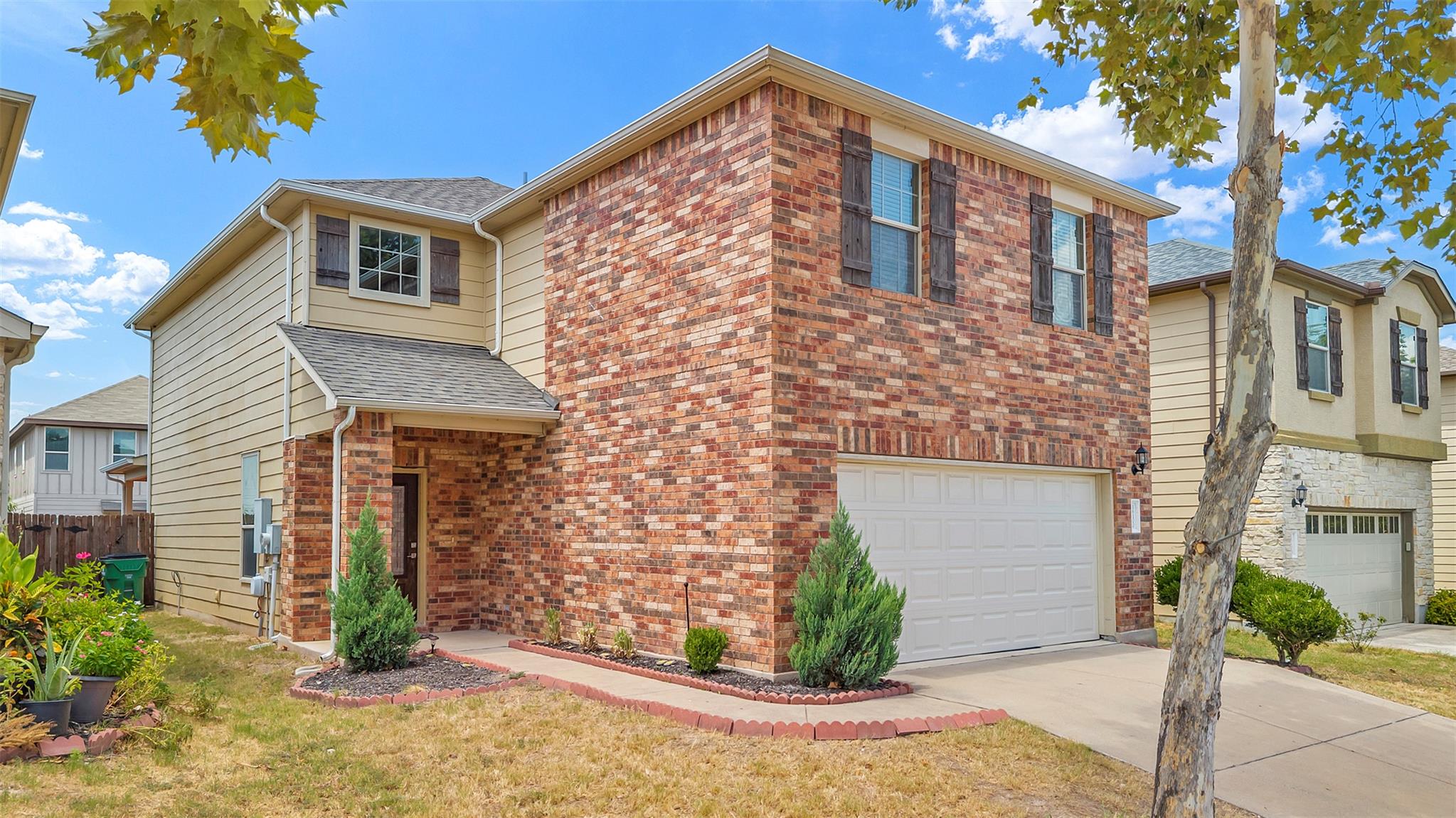 Listing photo 1 of 16100  Hawthorne Heights Trl