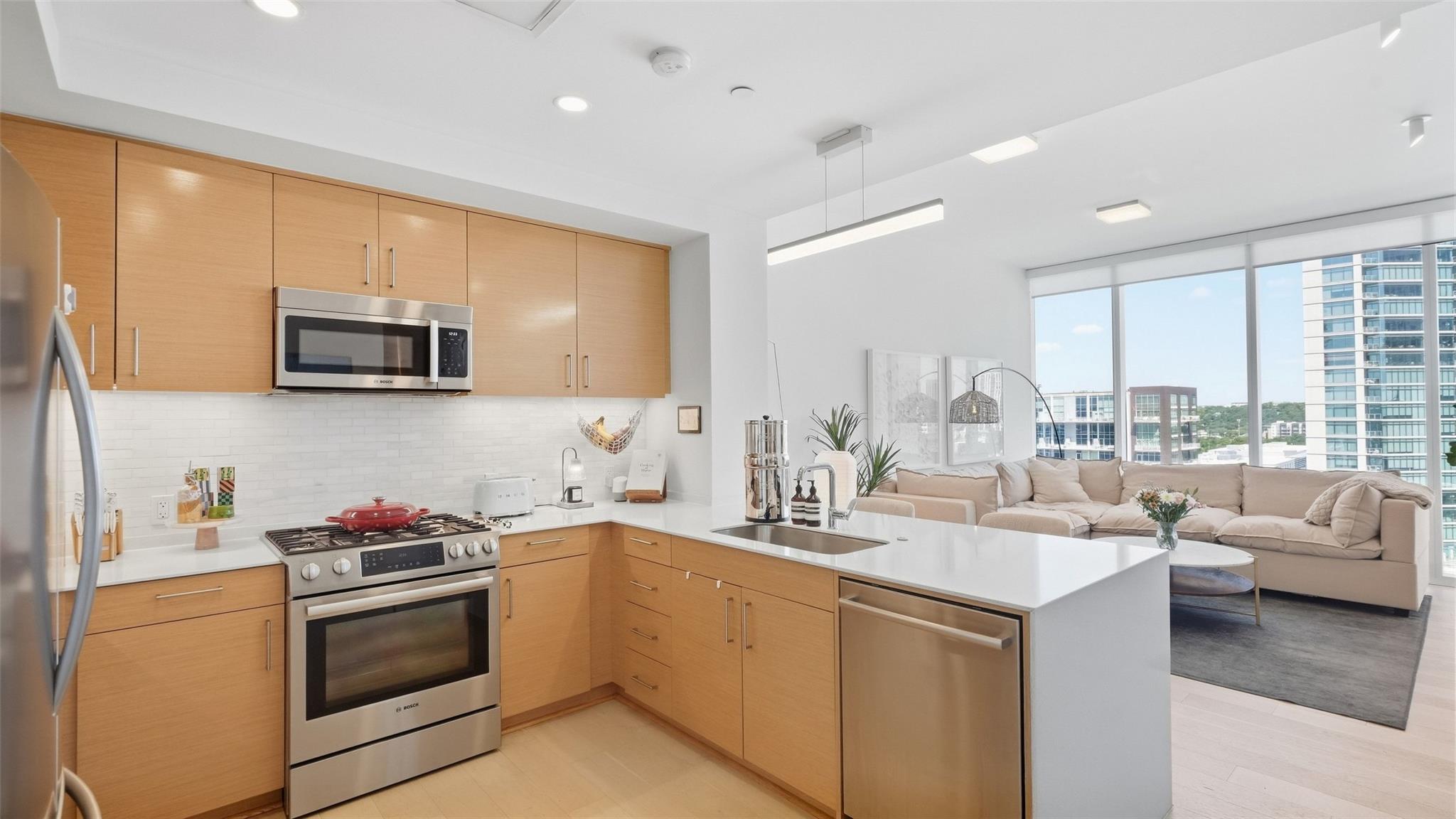 Listing photo 1 of 301  West Ave  #1403