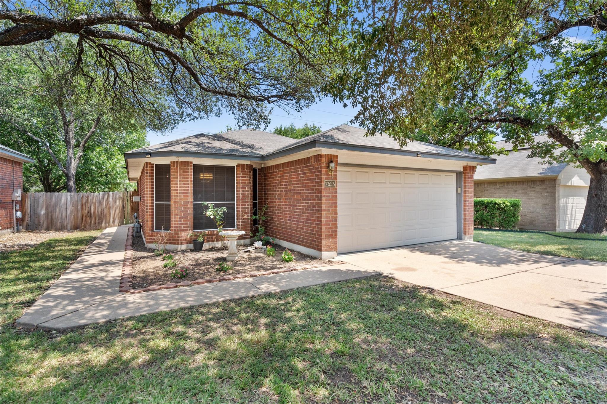 Listing photo 1 of 7525  Peabody Dr