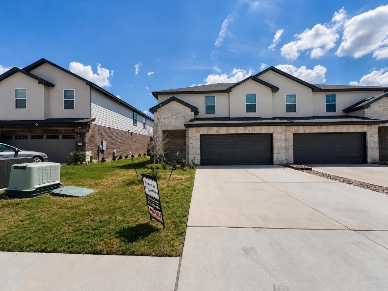 Foto de la propiedad en venta 1 de 14817  Perlino Way  #A