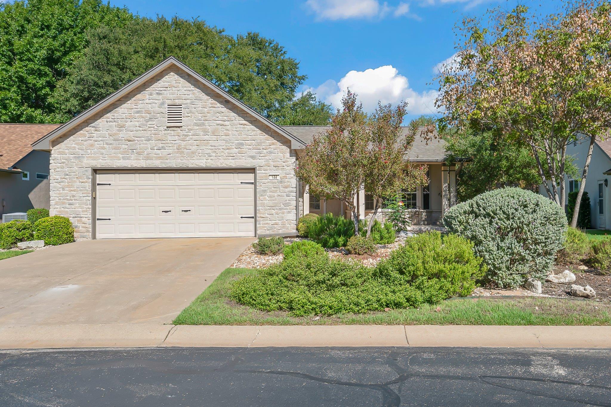 Listing photo of 122  Bass St