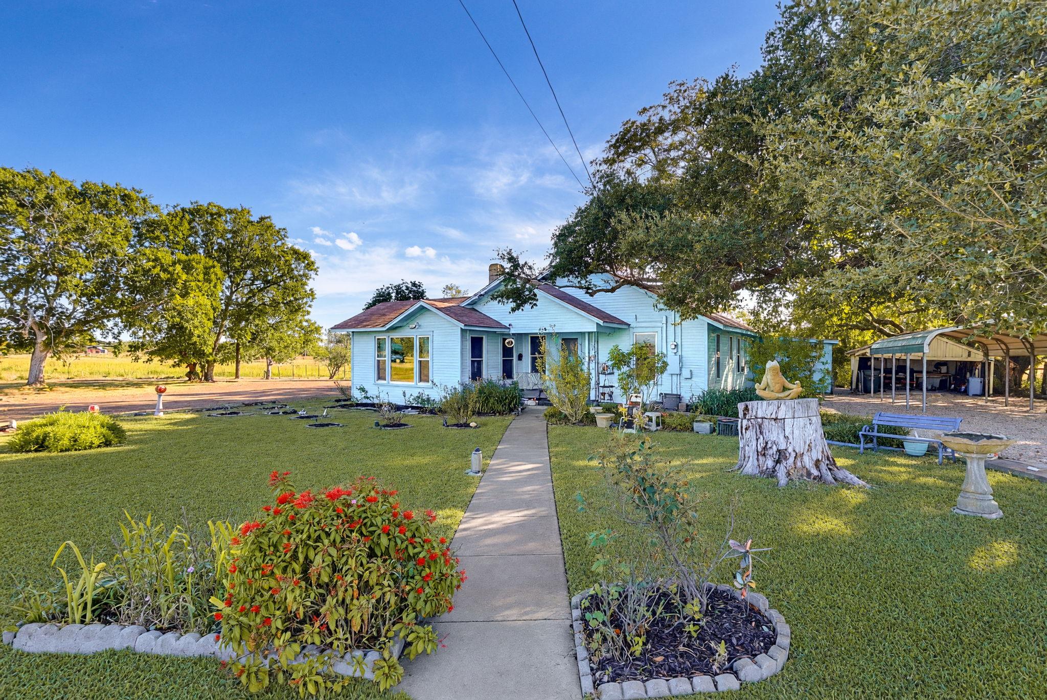 Listing photo 1 of 616  Lay Rd
