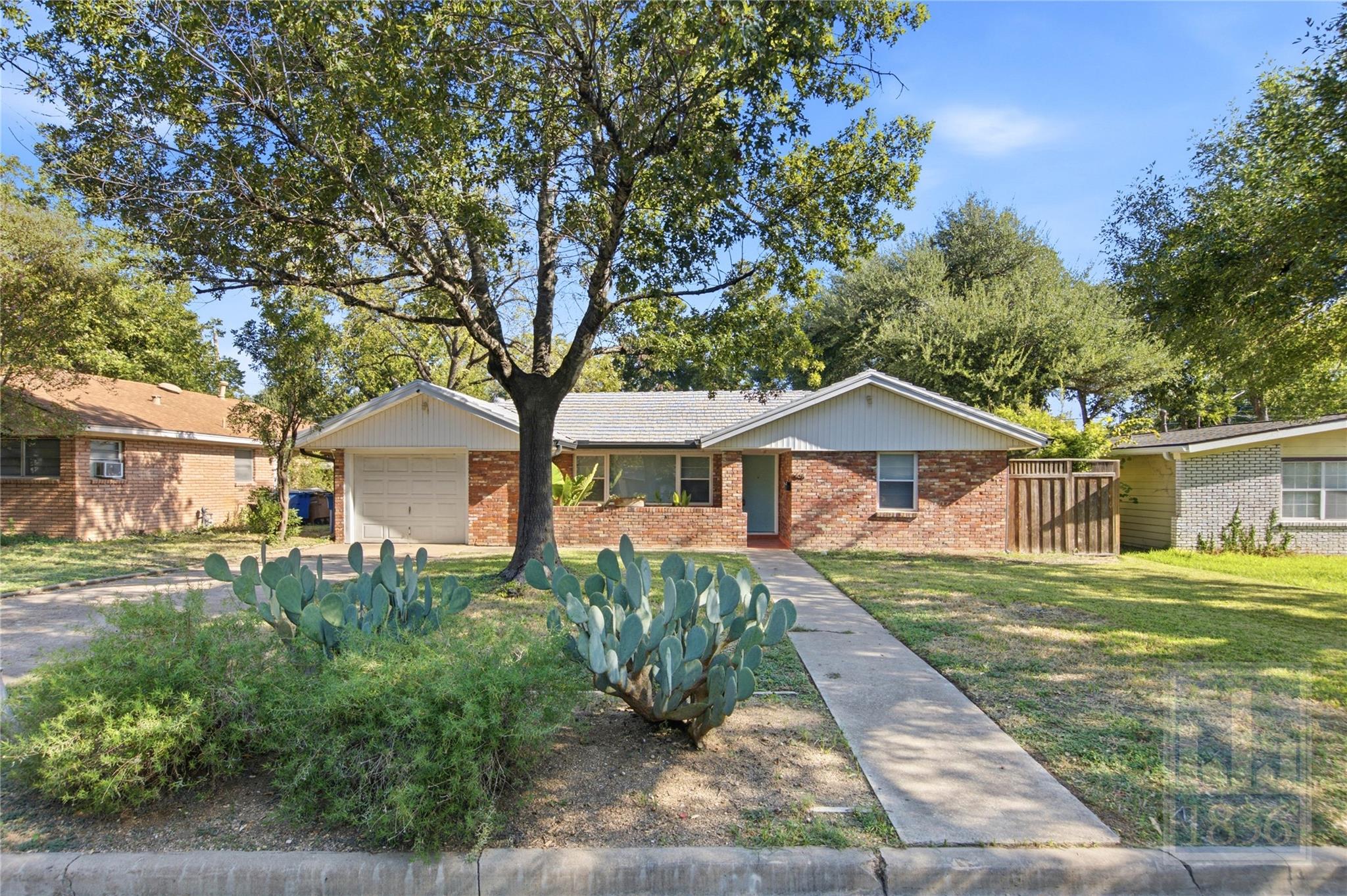 Listing photo 1 of 1610  Larkwood Dr