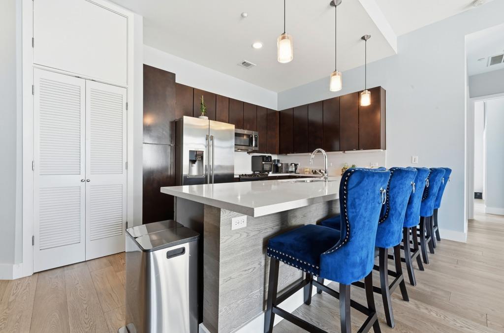 Listing photo 1 of 507  Sabine St  #505