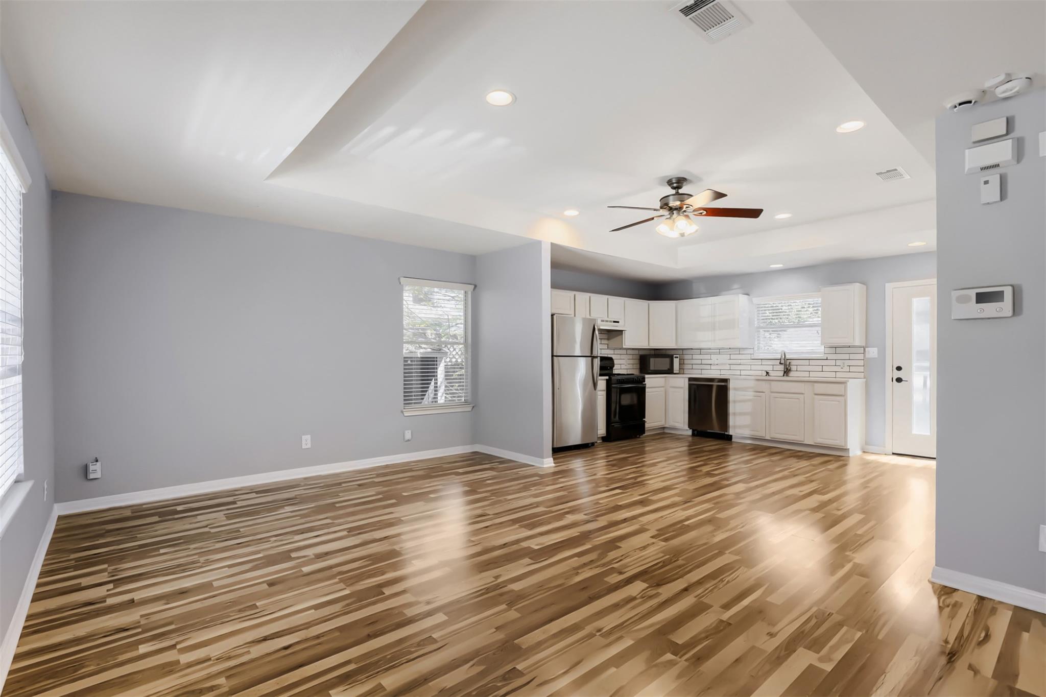 Listing photo 1 of 2109  Pennsylvania Ave  #B