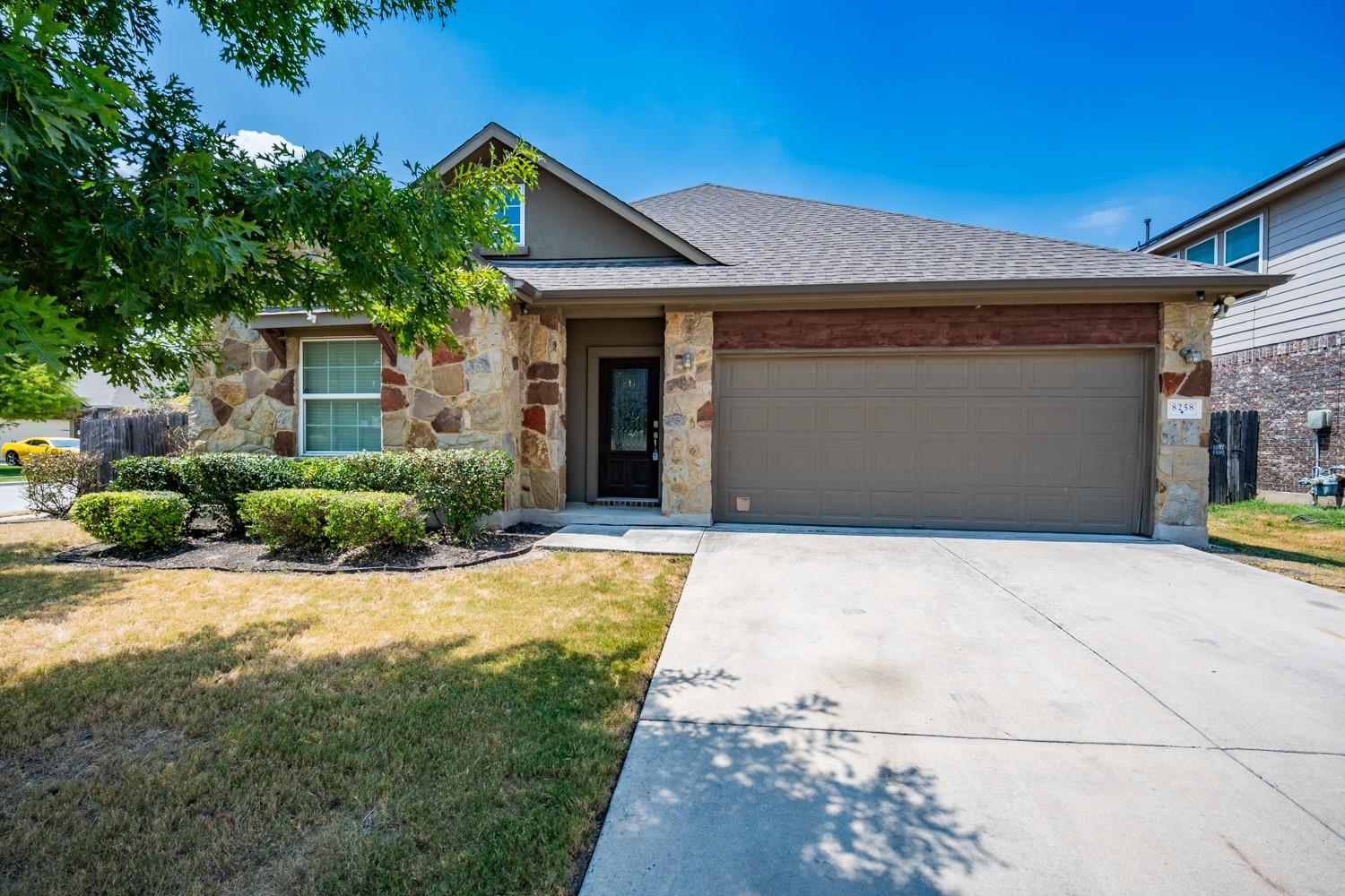 Listing photo 1 of 8258  Arezzo Dr