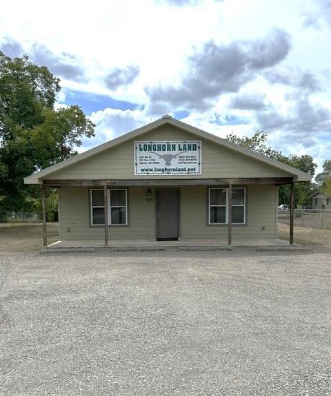 Listing photo 1 of 815  4th St