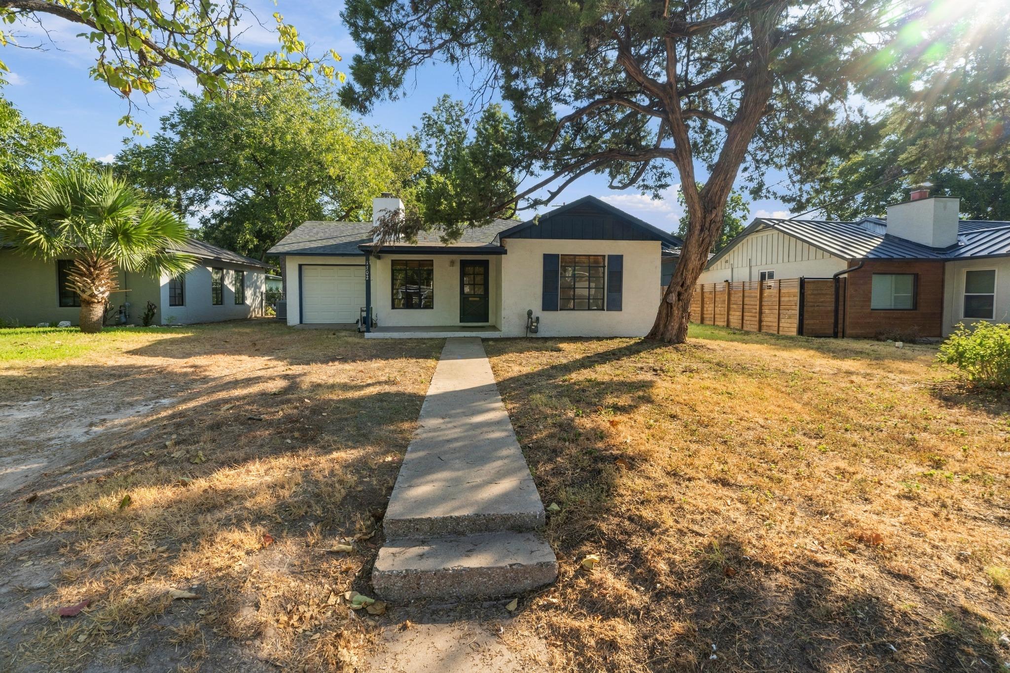 Listing photo 1 of 1302  Bentwood Rd