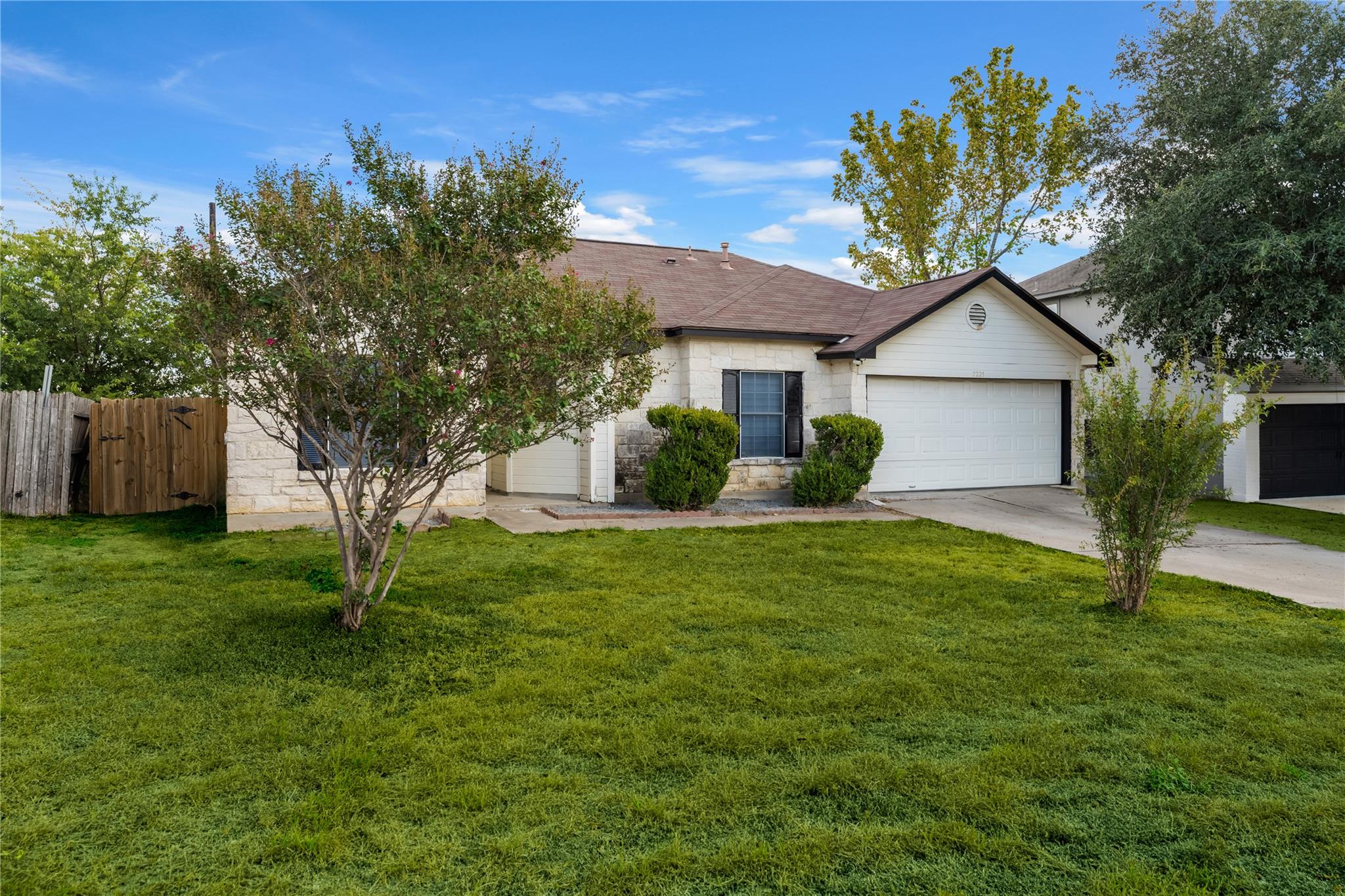 Listing photo 1 of 7225  White Panda Run