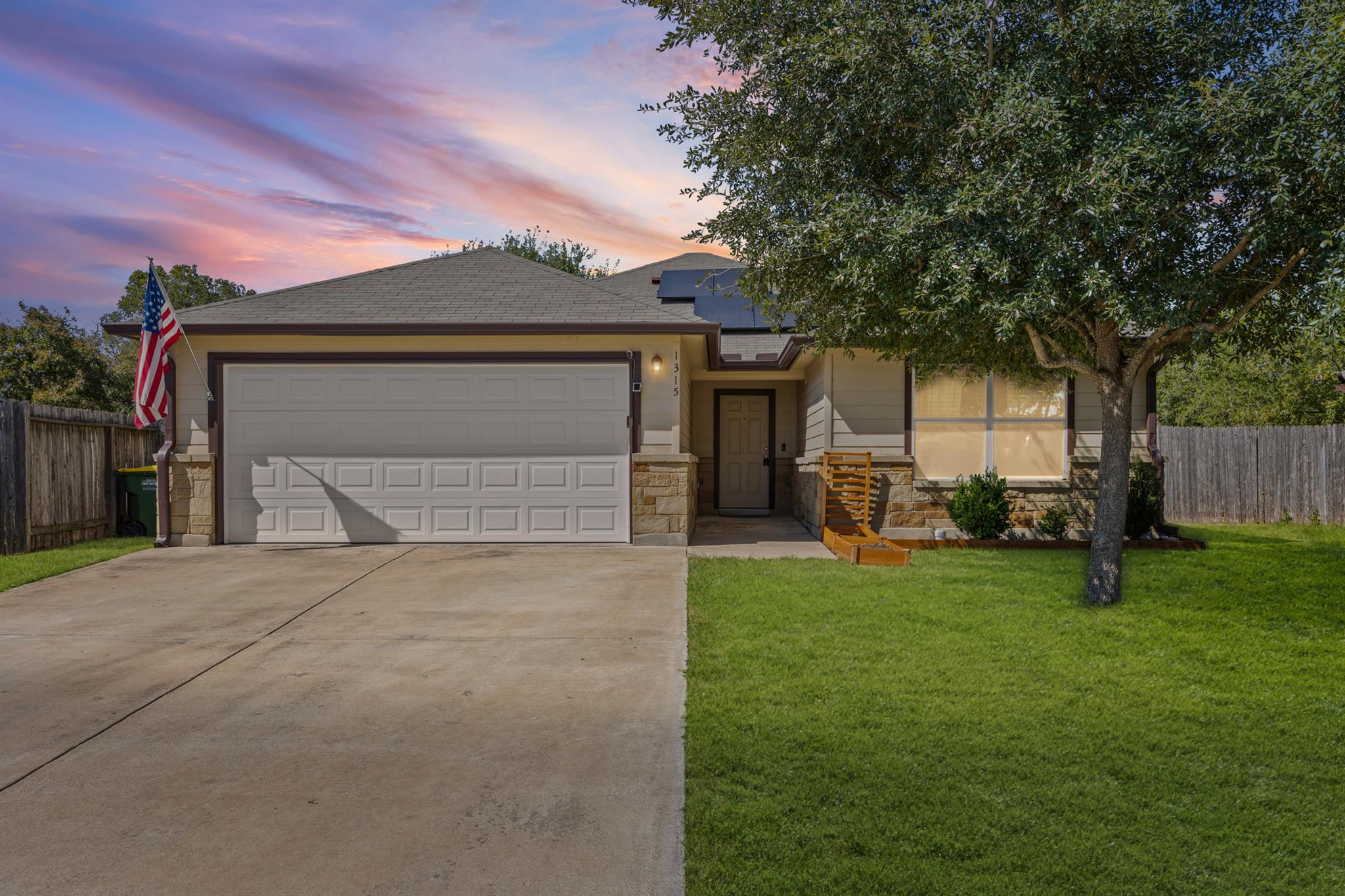 Listing photo 1 of 1315  Lantana Ct