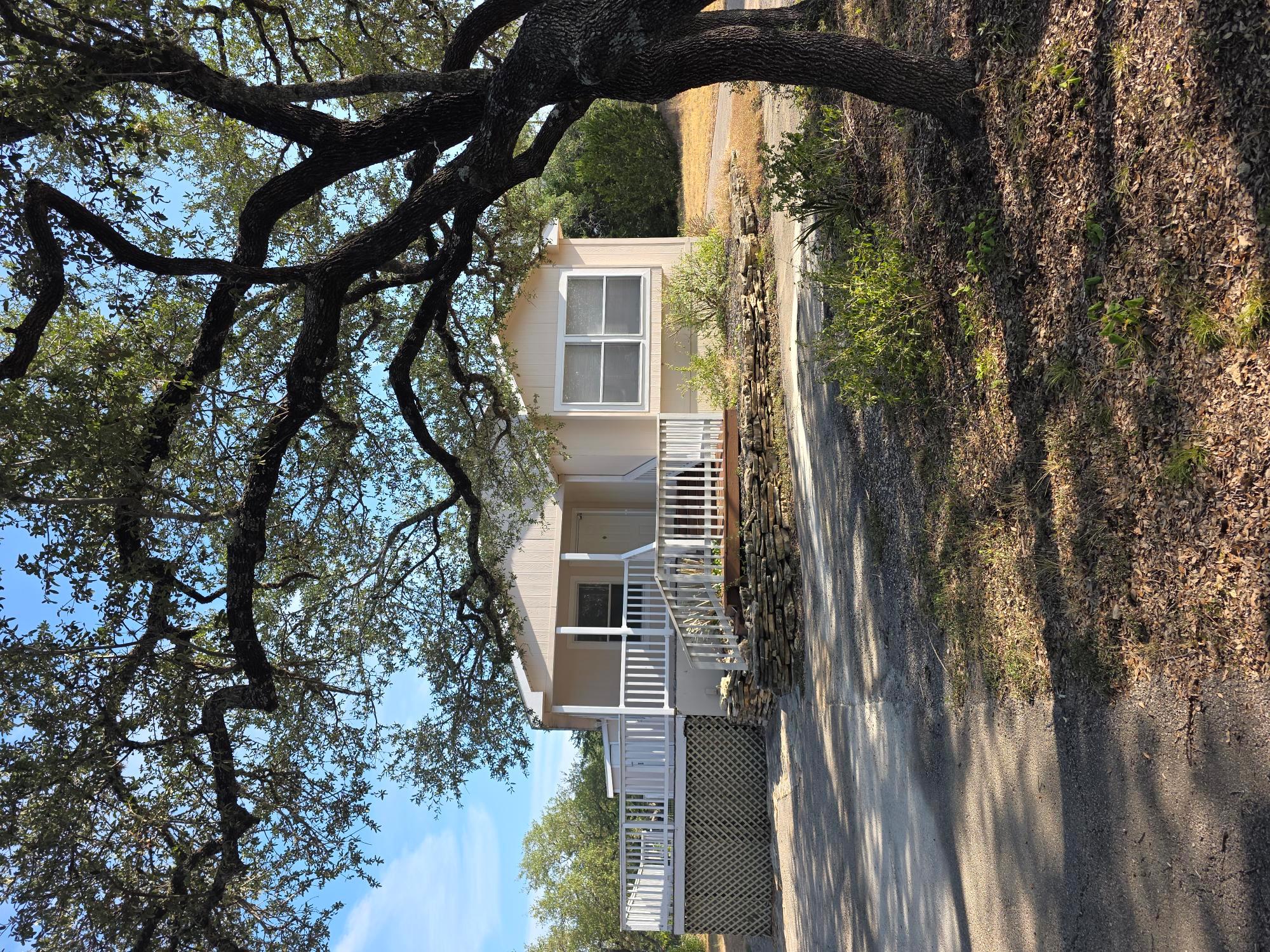 Listing photo 1 of 1467  Live Oak Dr