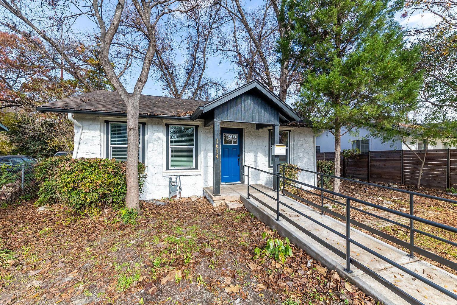 Listing photo 1 of 1614  Holly St