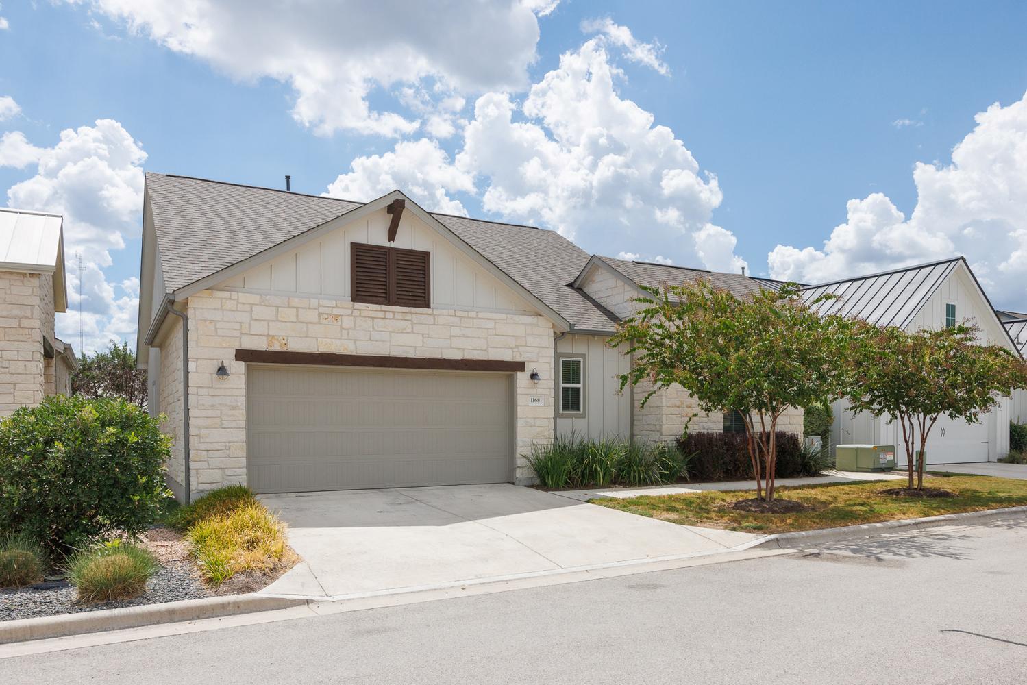 Listing photo 1 of 1168  Lucca Dr