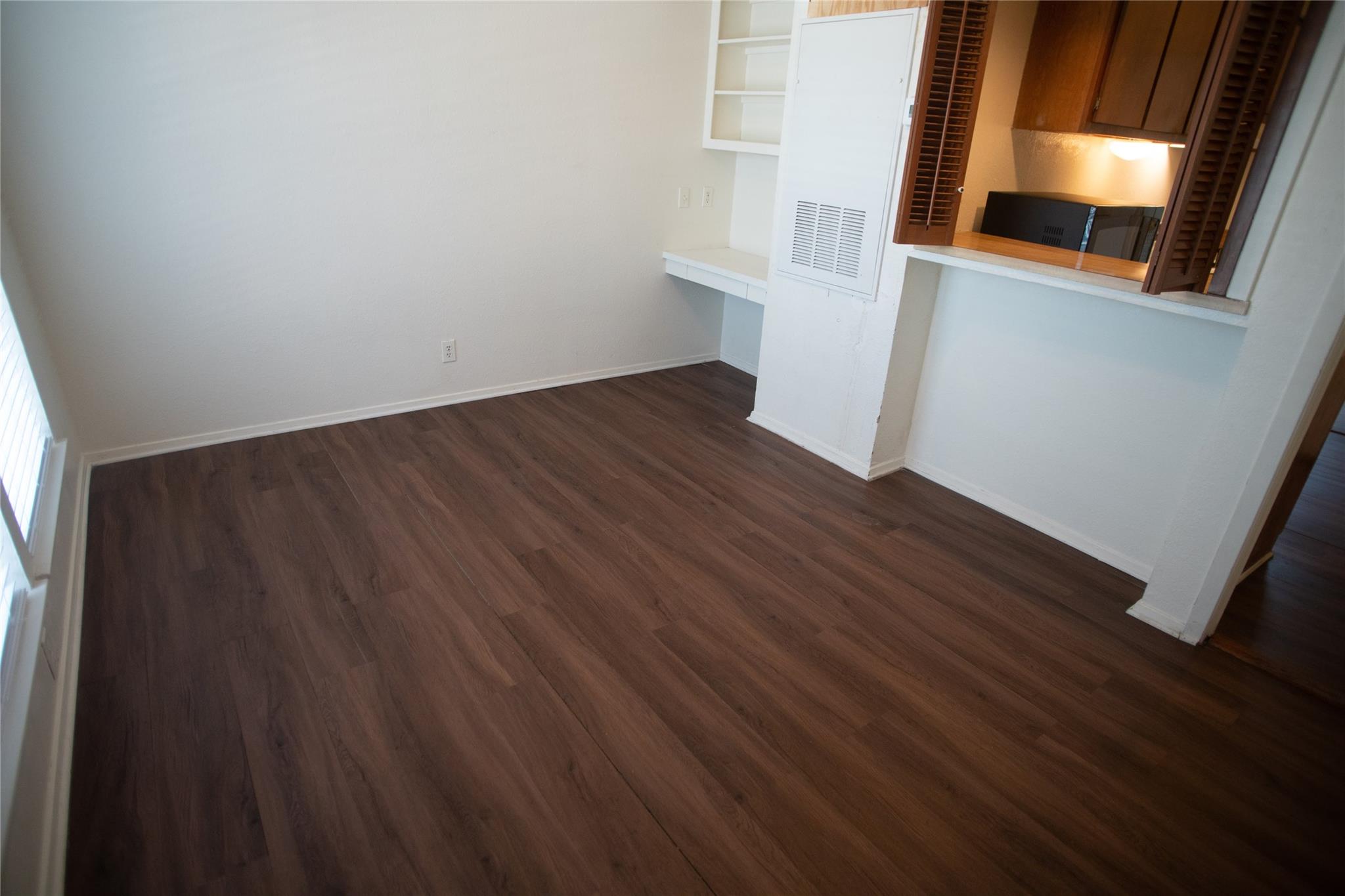 Listing photo 1 of 3000  Guadalupe St  #208