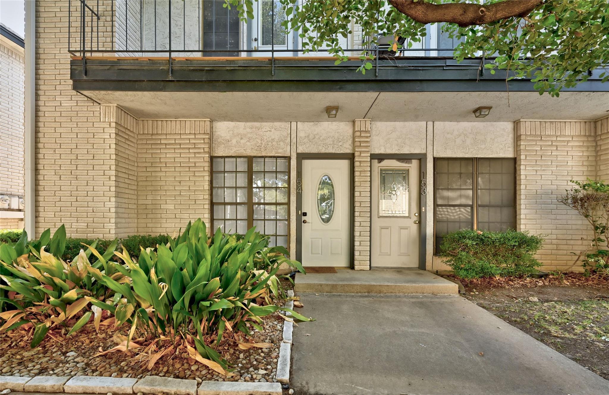 Listing photo 1 of 1307  Kinney Ave  #154