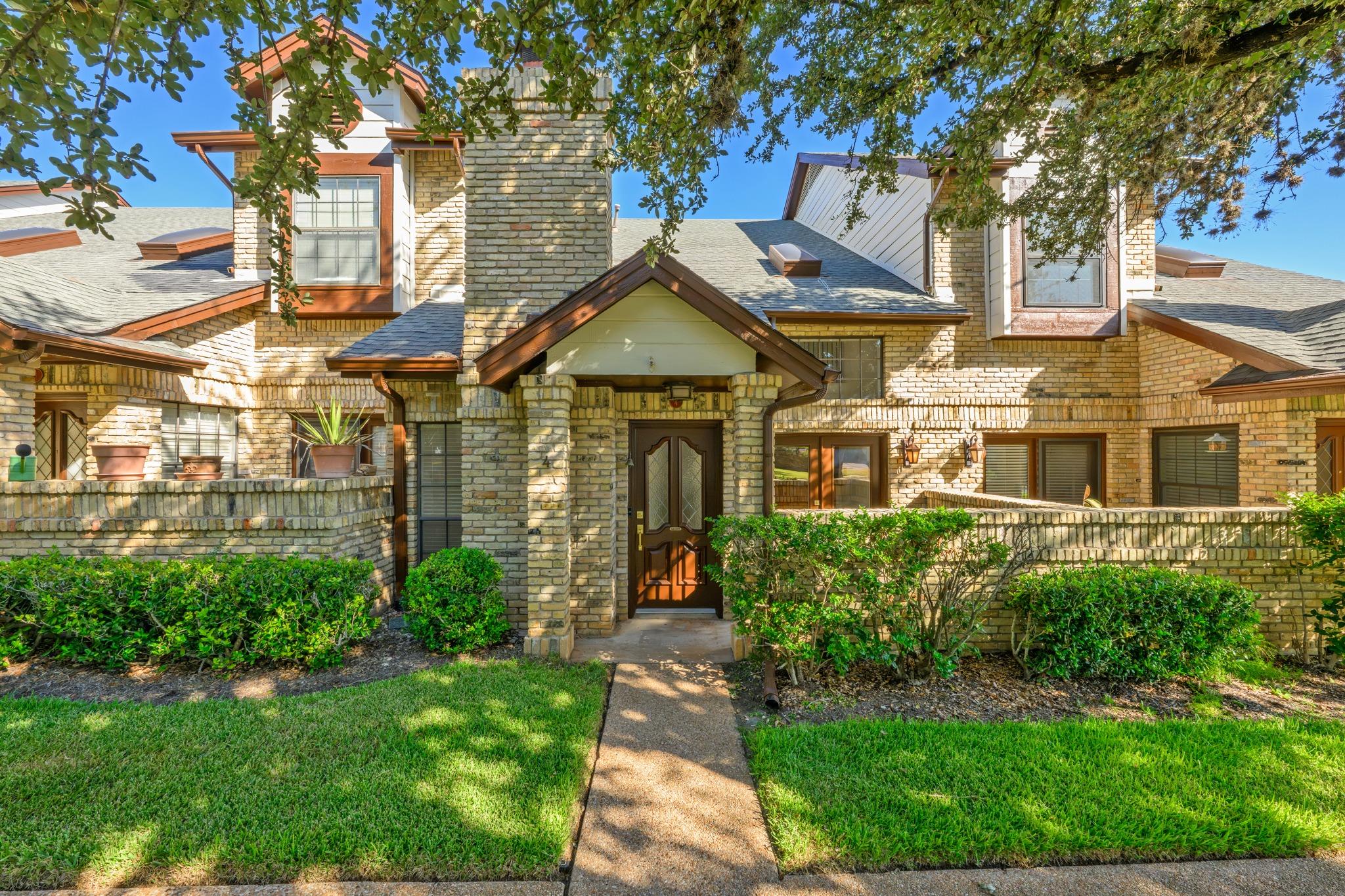 Listing photo 1 of 10819  Crown Colony Dr  #4