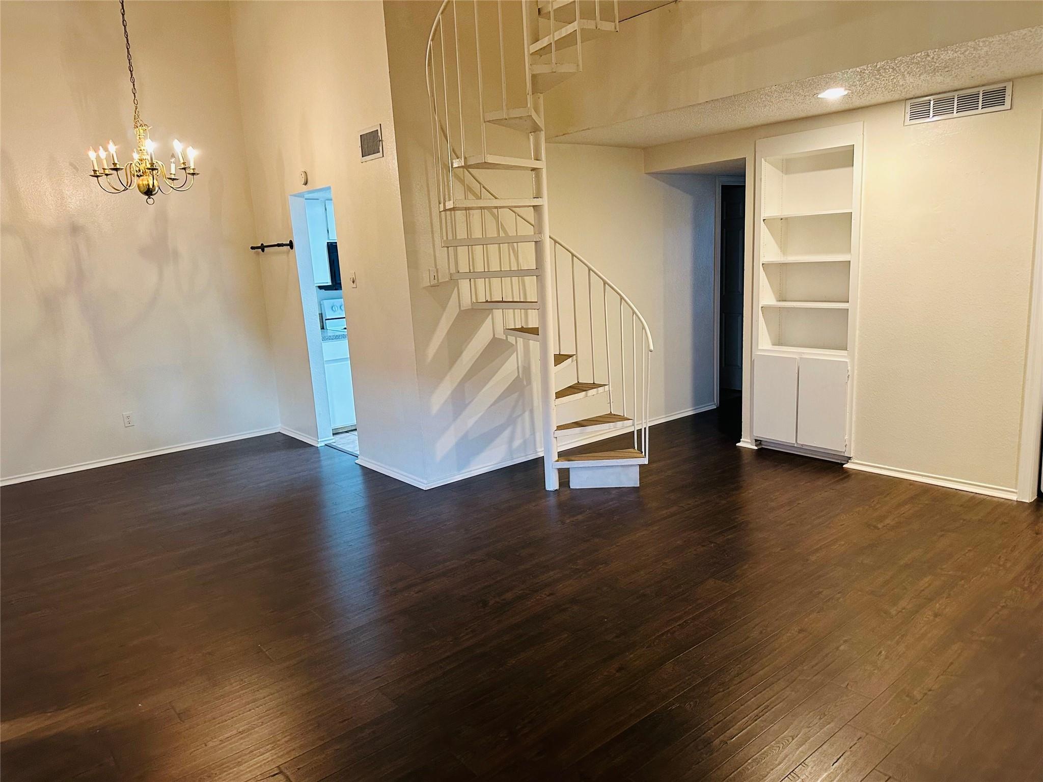 Listing photo 1 of 2401  Leon St  #307