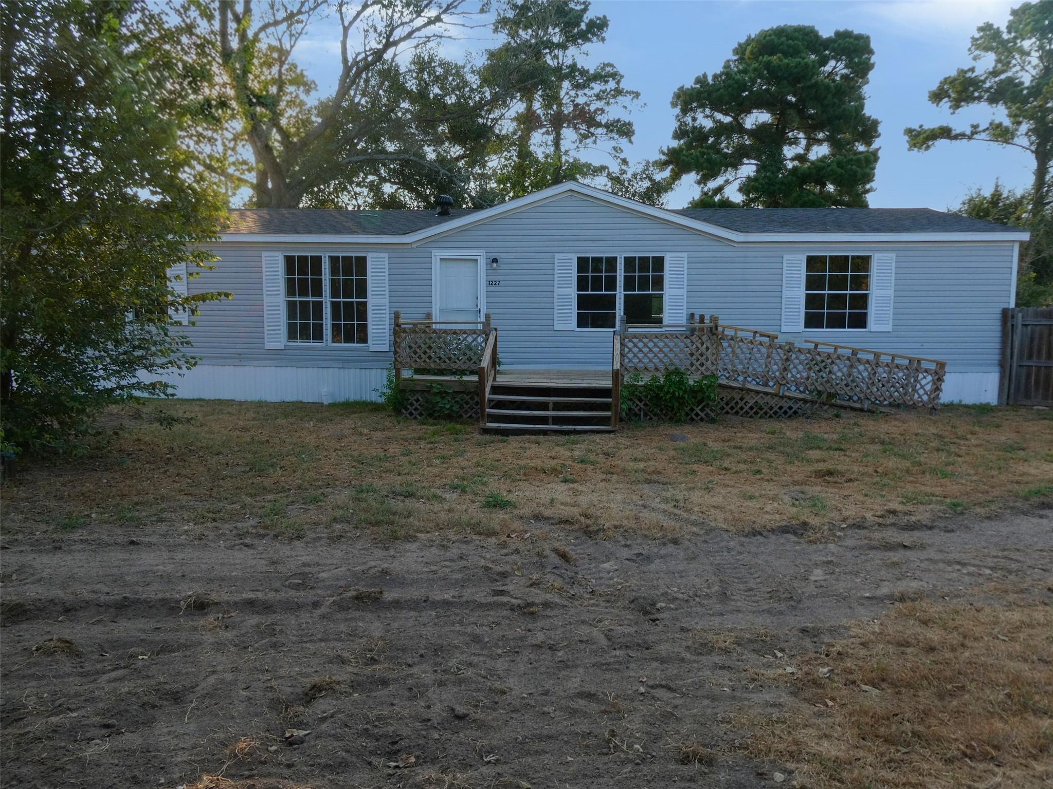 Listing photo 1 of 1227  HIGHWAY 71 None W