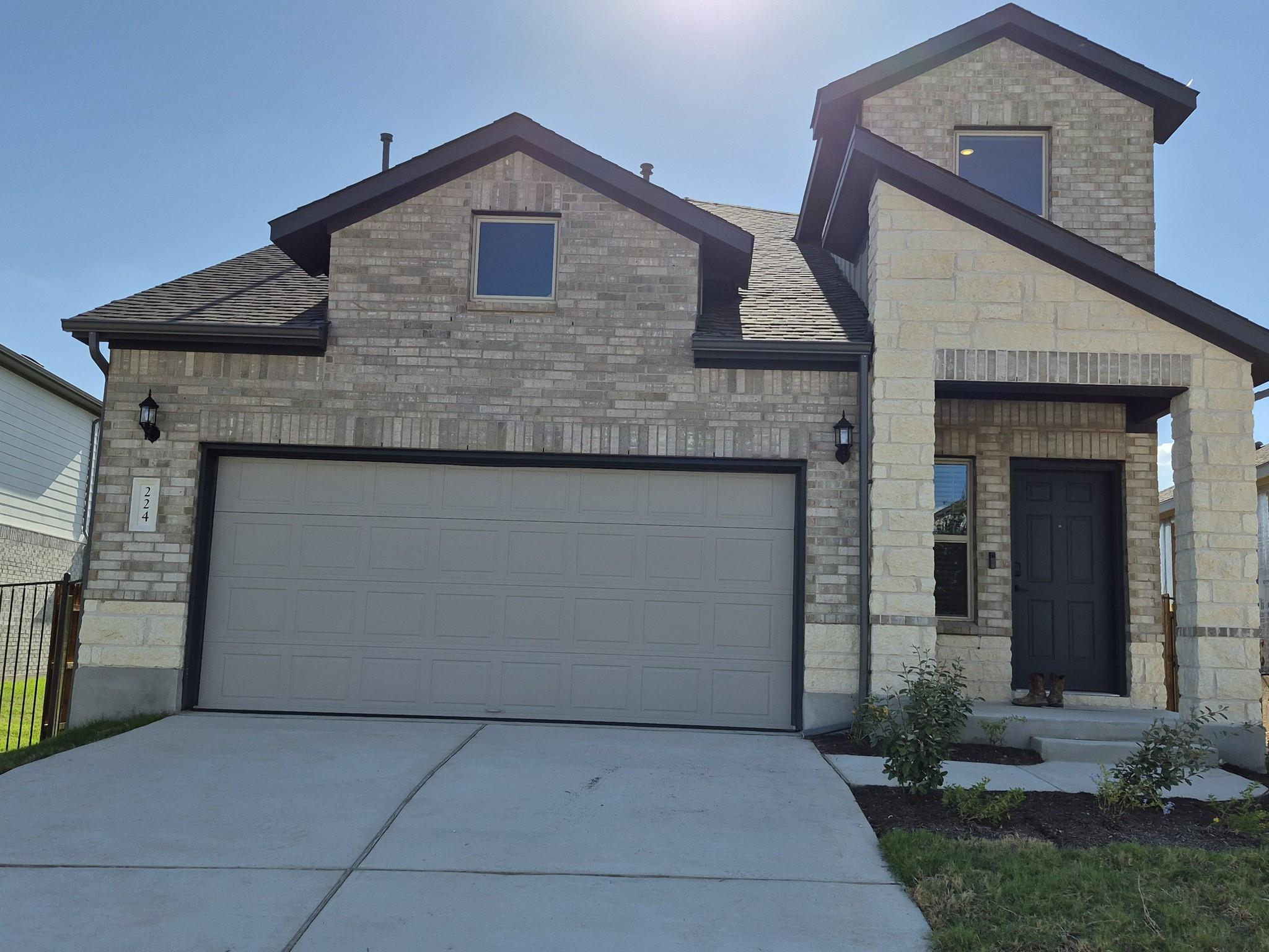 Listing photo 1 of 224  Groveland Dr
