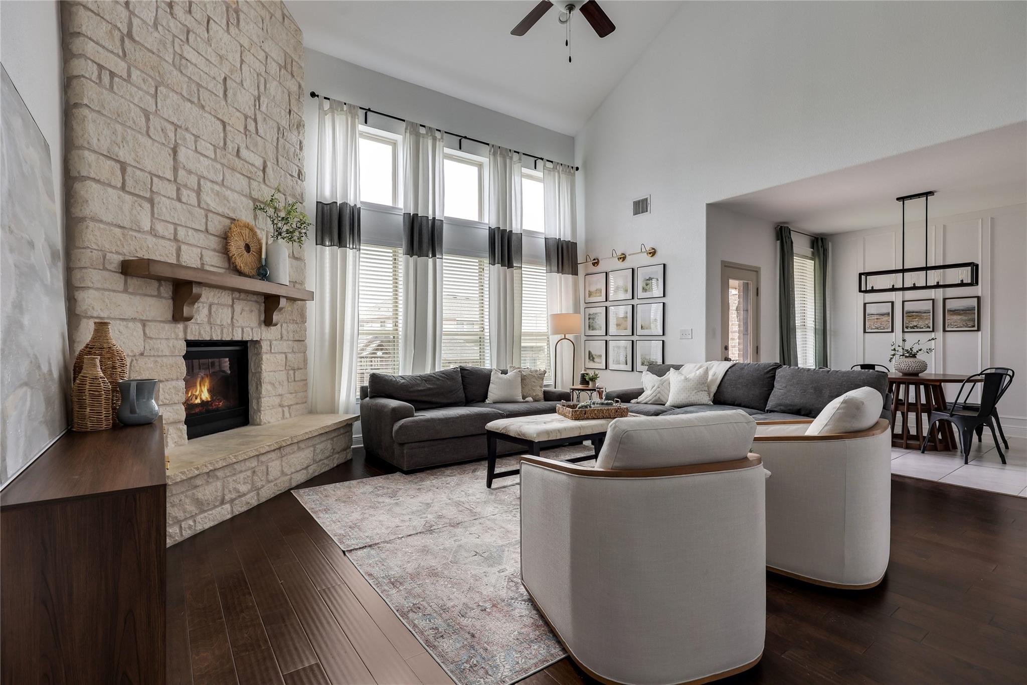 Listing photo 1 of 2515  Portici Pass