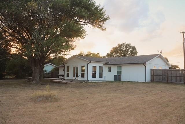 Listing photo 1 of 913  7th St