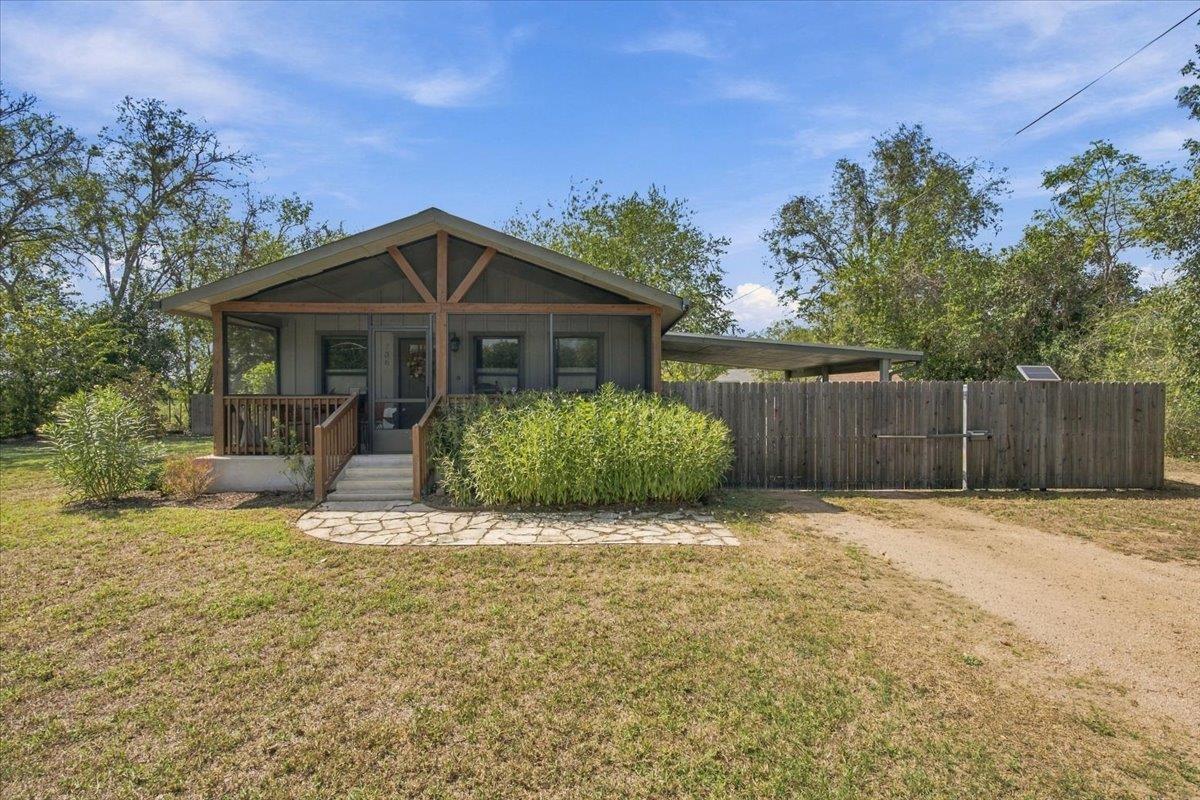 Listing photo 1 of 706  Jones St