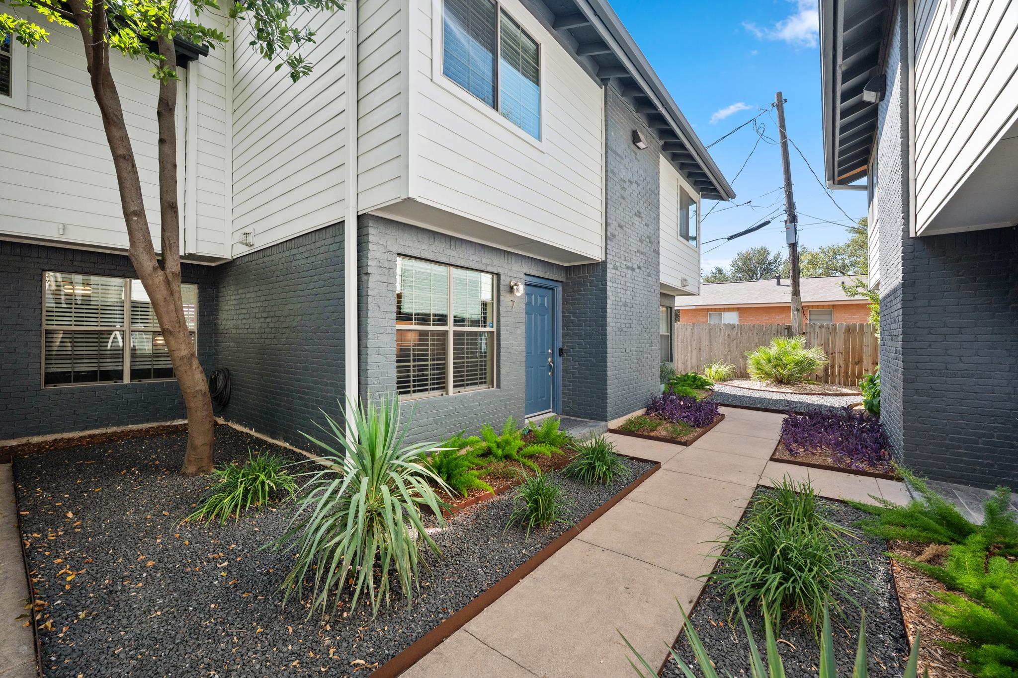 Listing photo 1 of 2101  Polaris Ave  #7
