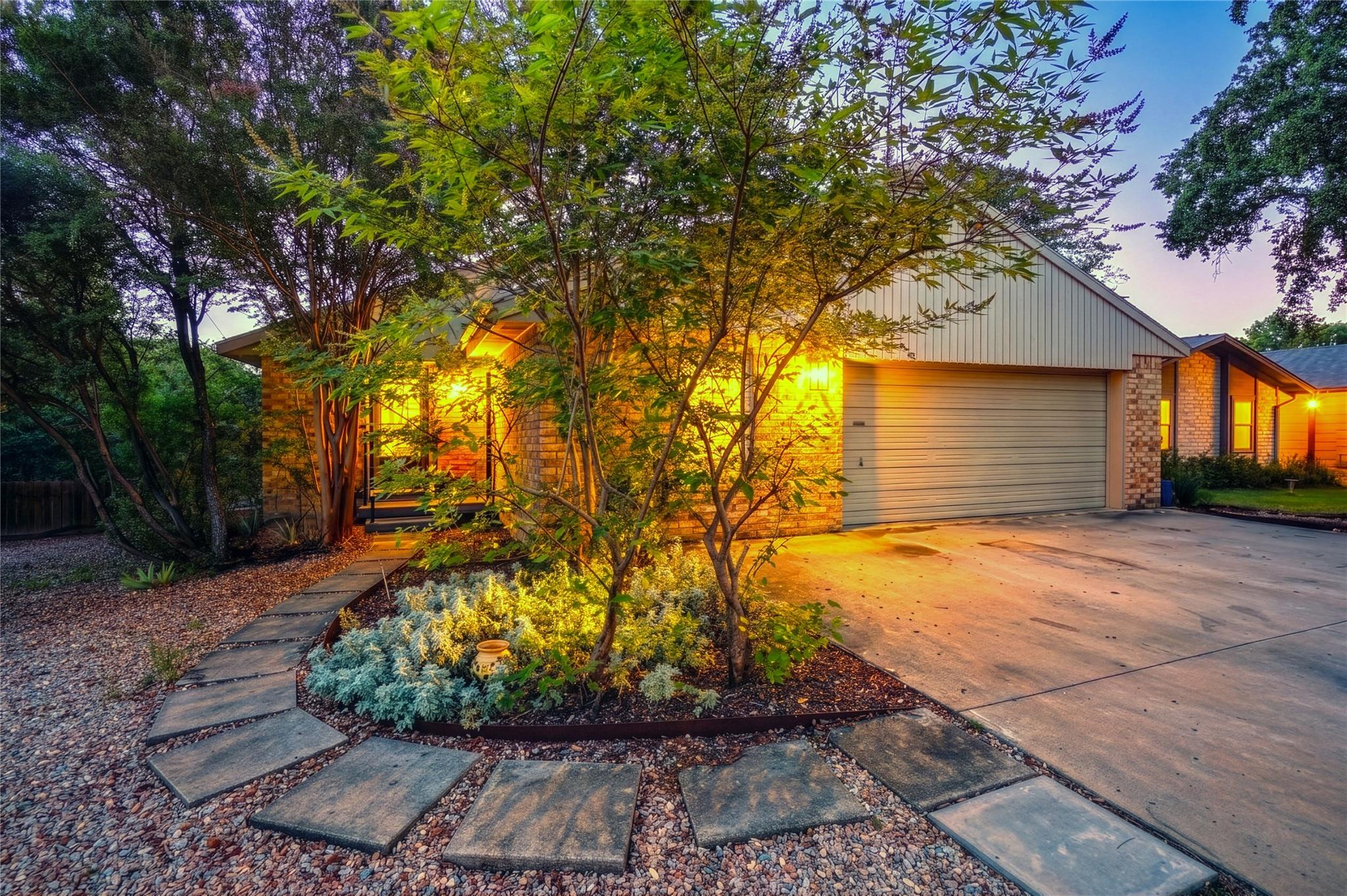 Listing photo 1 of 1133  Fox Run Cir