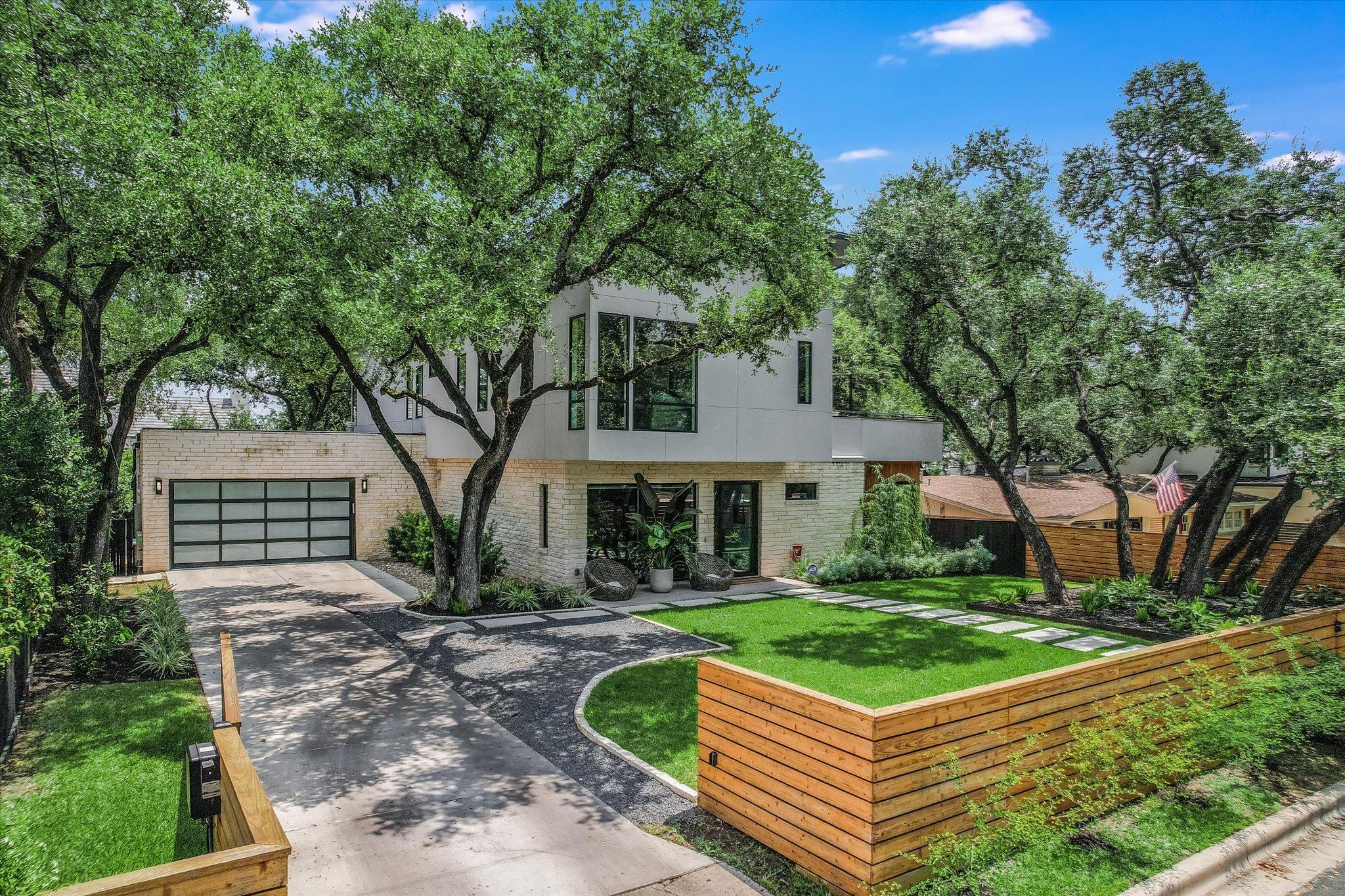 Listing photo 1 of 403  Ridgewood None