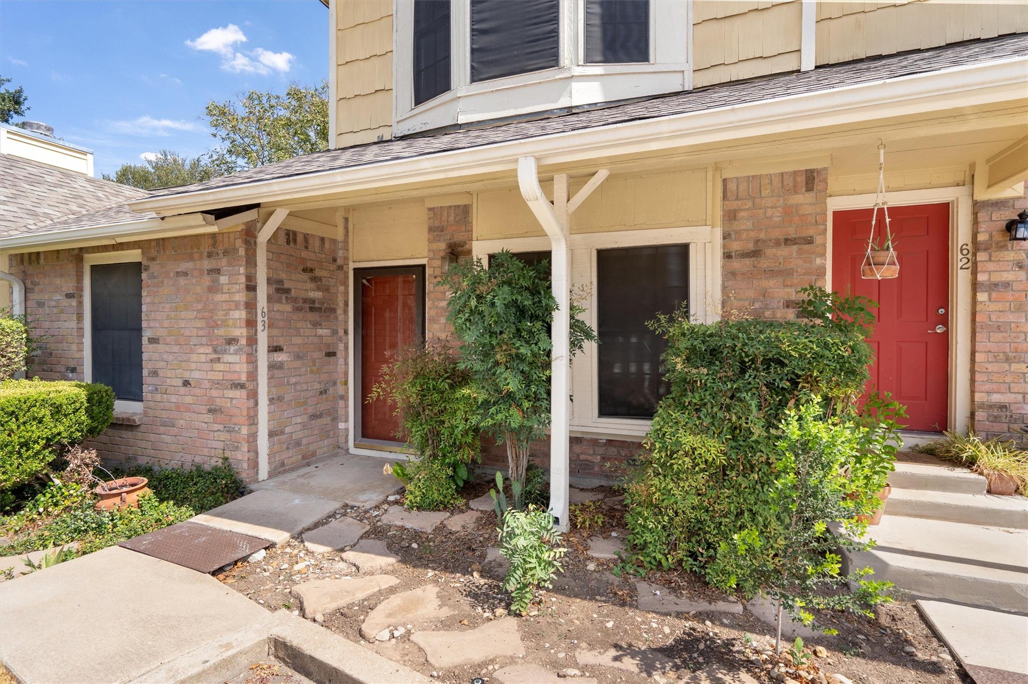 Brick accents and a welcoming covered walkway def
