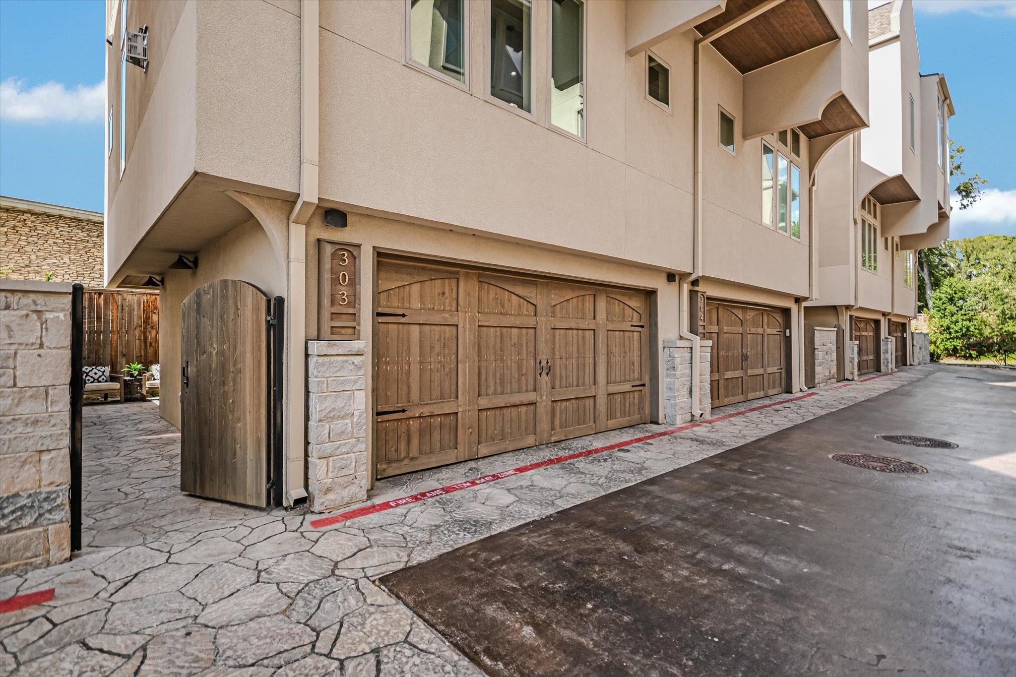 Listing photo 1 of 2300  Enfield Rd  #303