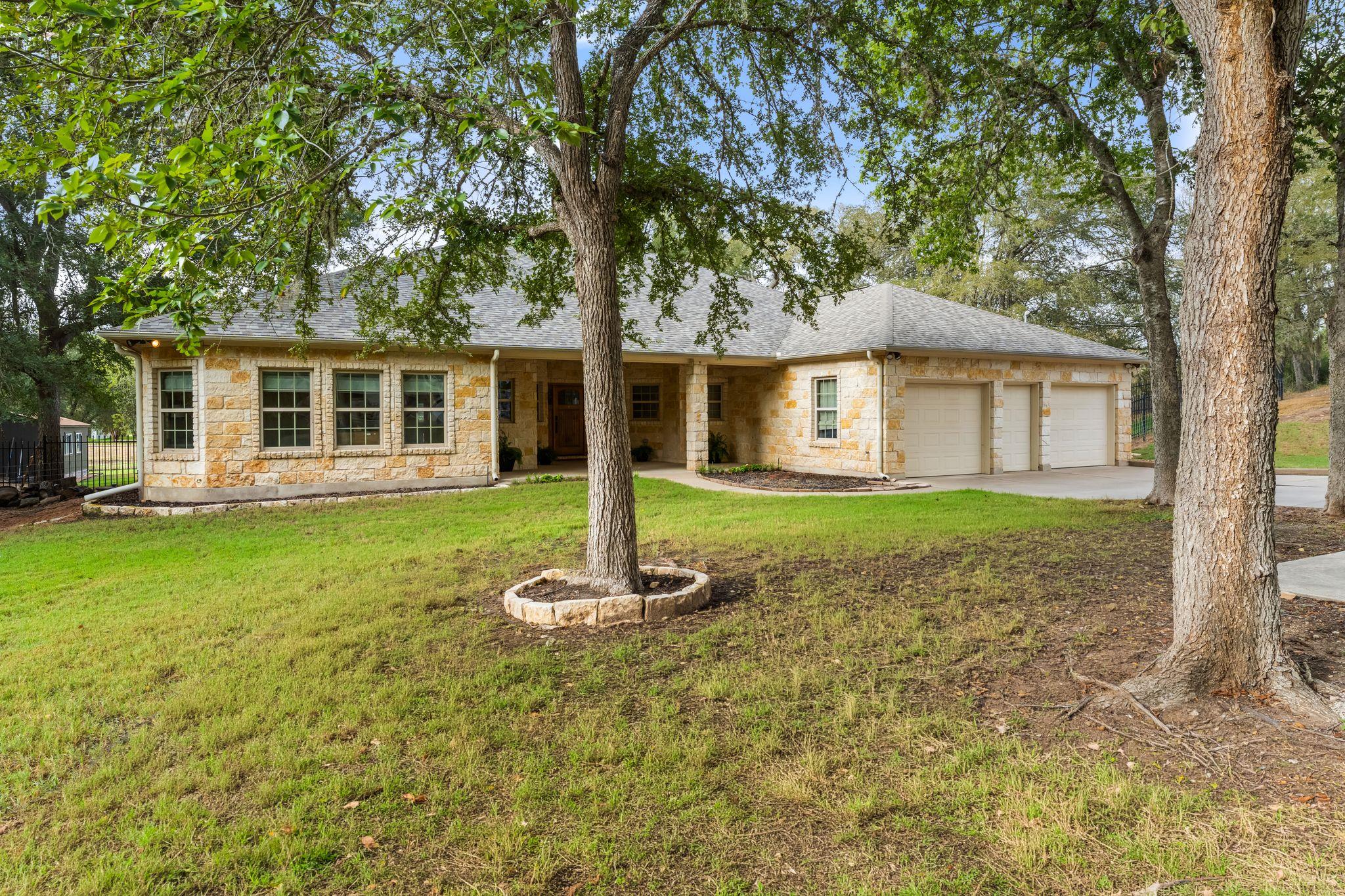 Listing photo 1 of 147  Konahuanui Ln