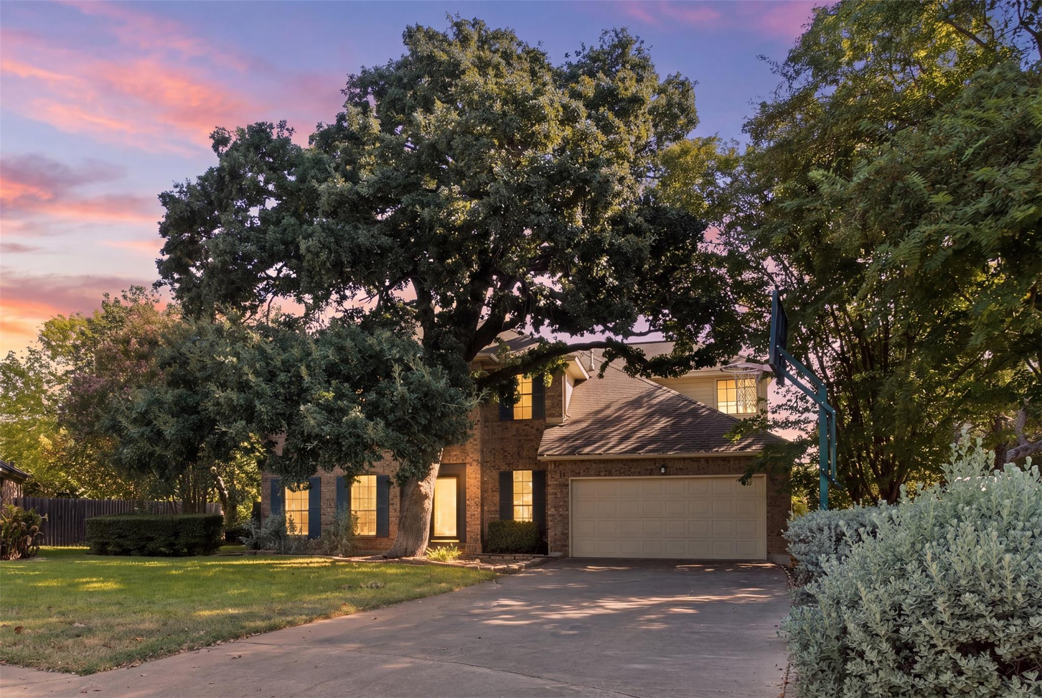Listing photo 1 of 1221  Thistle Trl