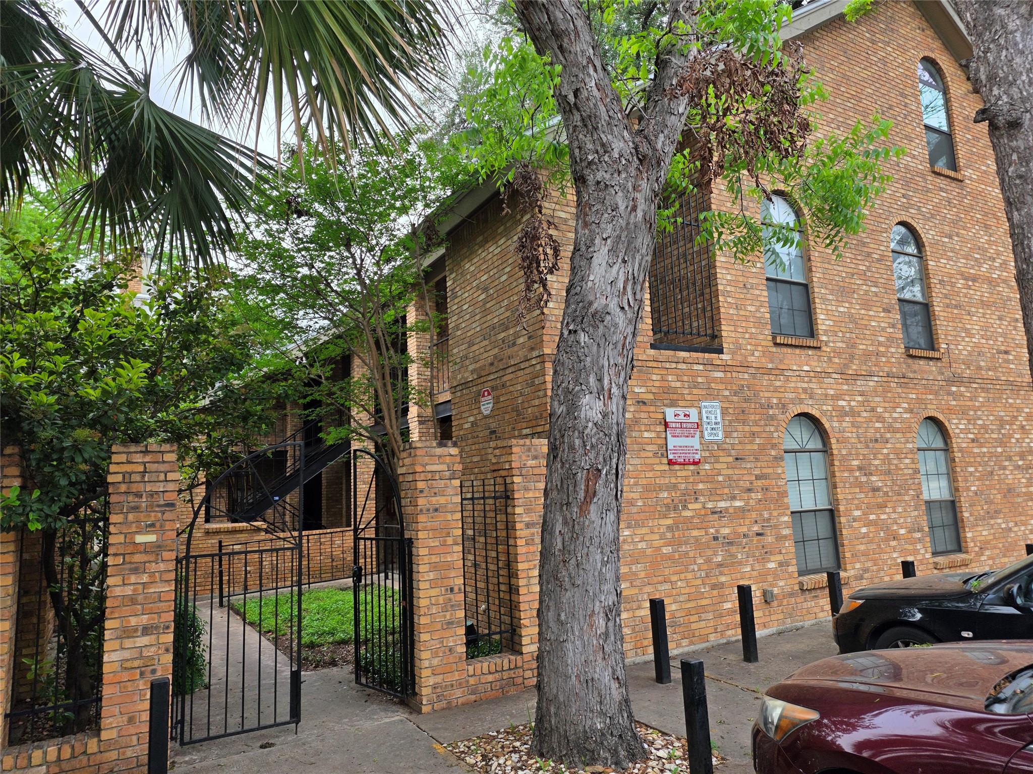 Listing photo 1 of 505 W 18th St  #E