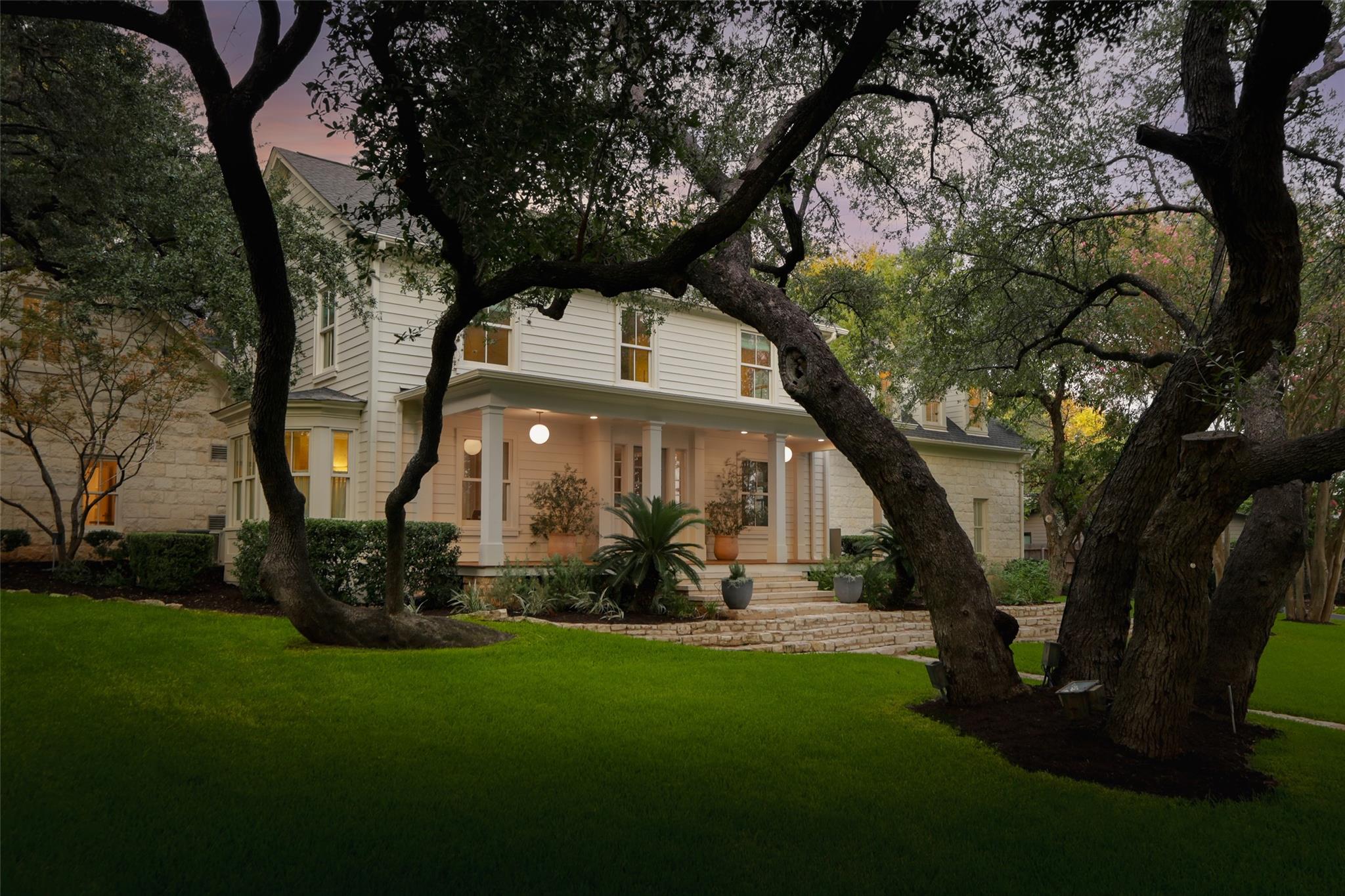 Listing photo 1 of 2308  Bridle Path