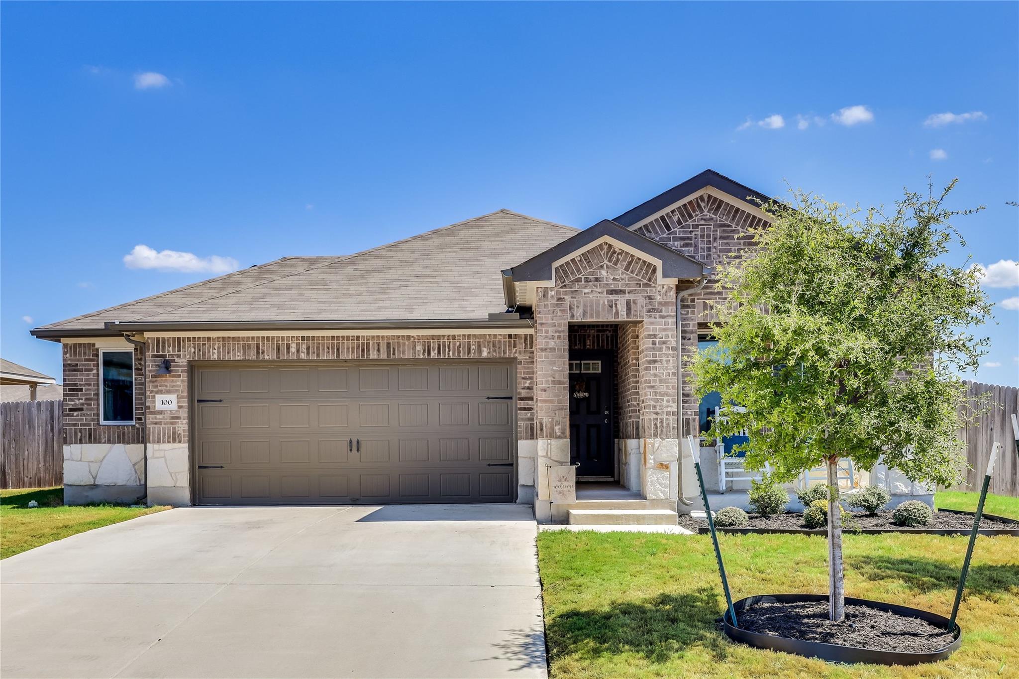Listing photo 1 of 100  Contrada Grace Ln