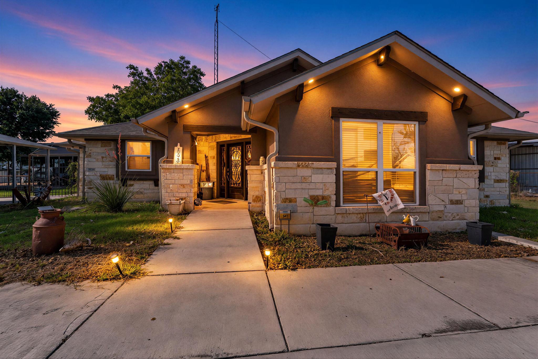 Listing photo 1 of 343 E Jackson St