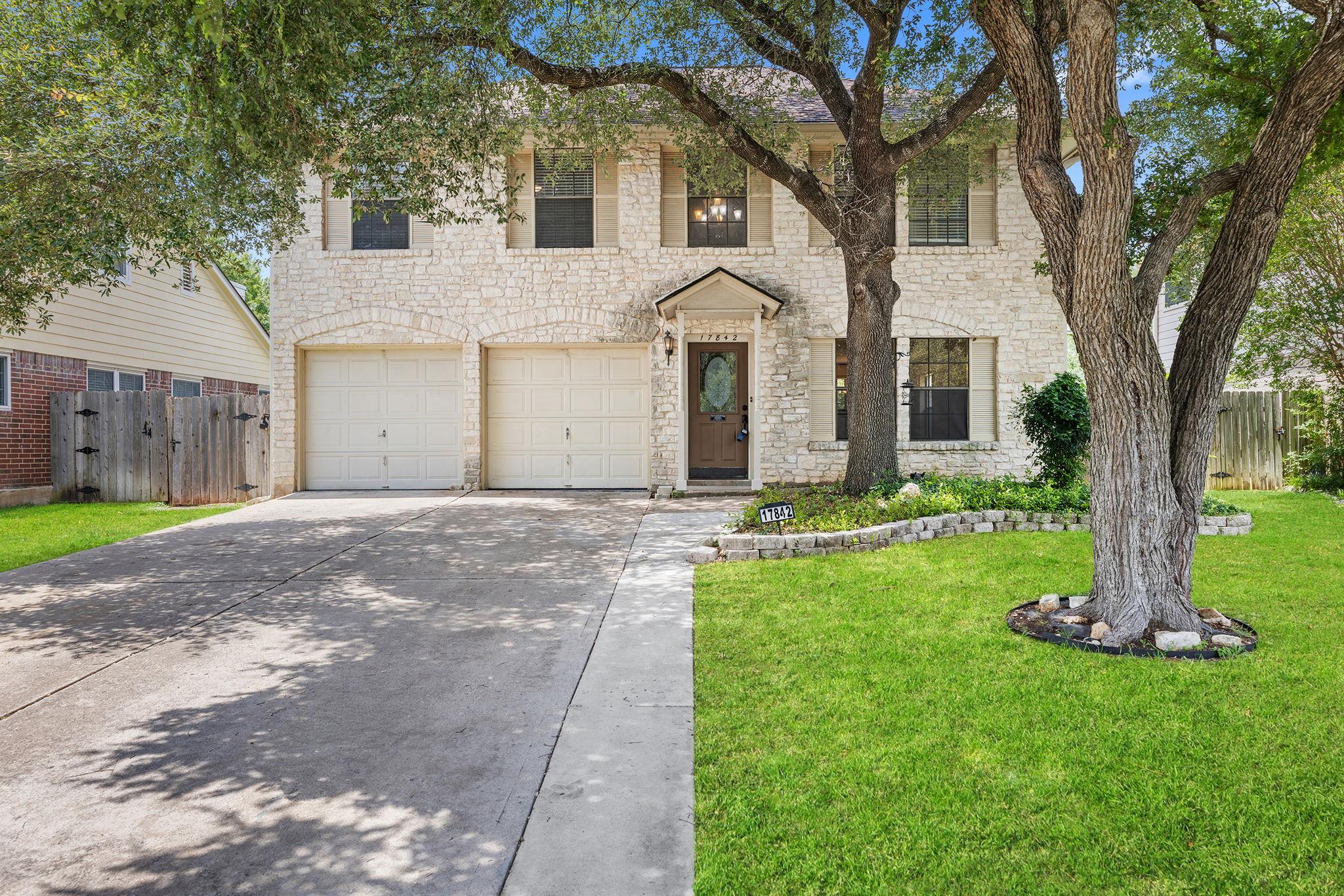 Listing photo 1 of 17842  Park Valley Dr